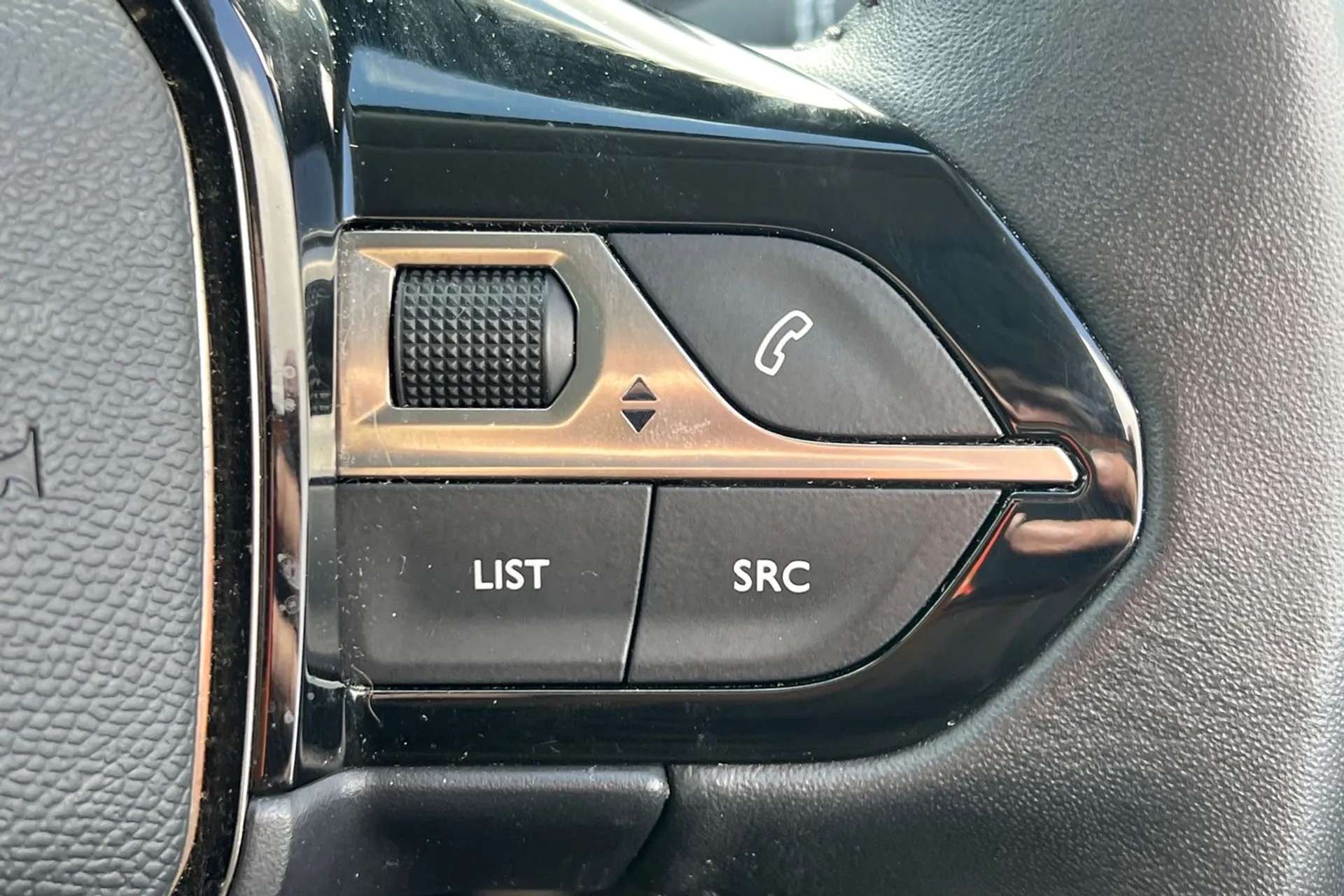 2021 PEUGEOT 2008 2021 PEUGEOT 2008