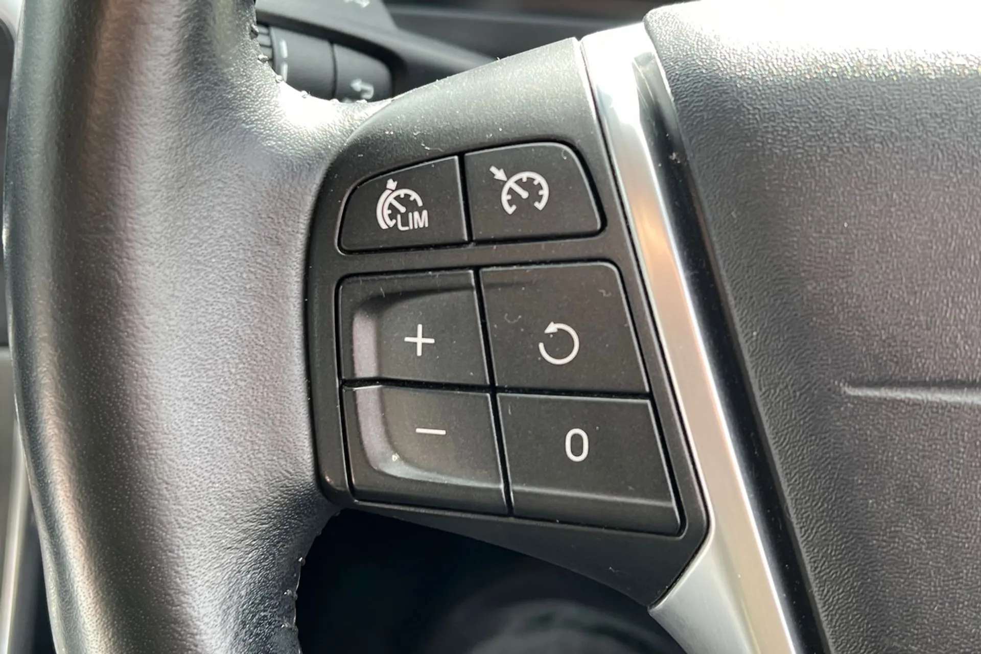 2016 VOLVO V60 2016 VOLVO V60