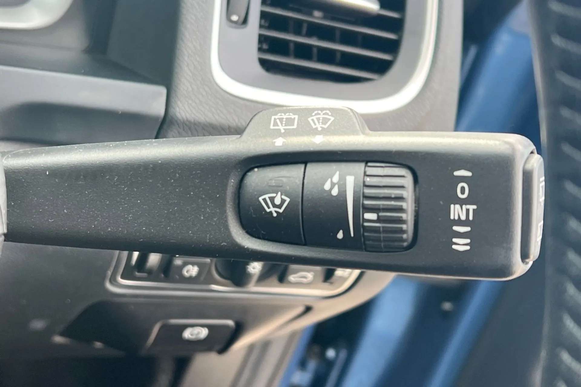 2016 VOLVO V60 2016 VOLVO V60