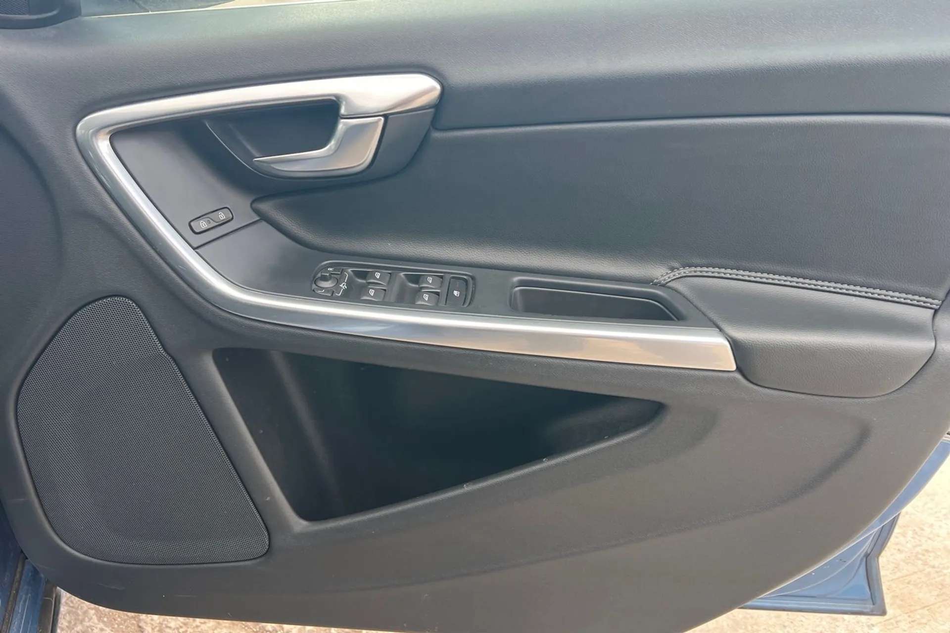 2016 VOLVO V60 2016 VOLVO V60