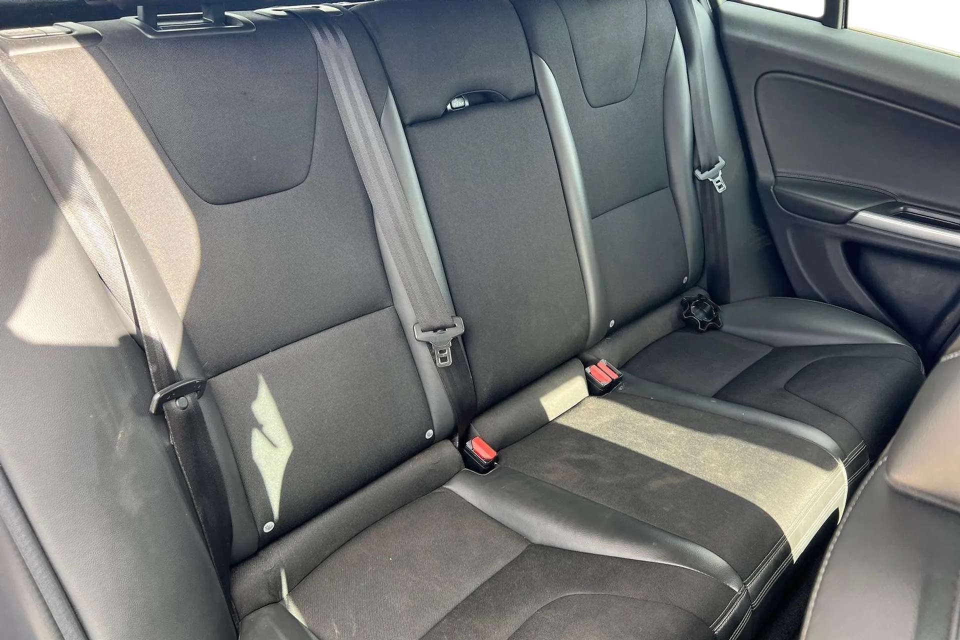 2016 VOLVO V60 2016 VOLVO V60