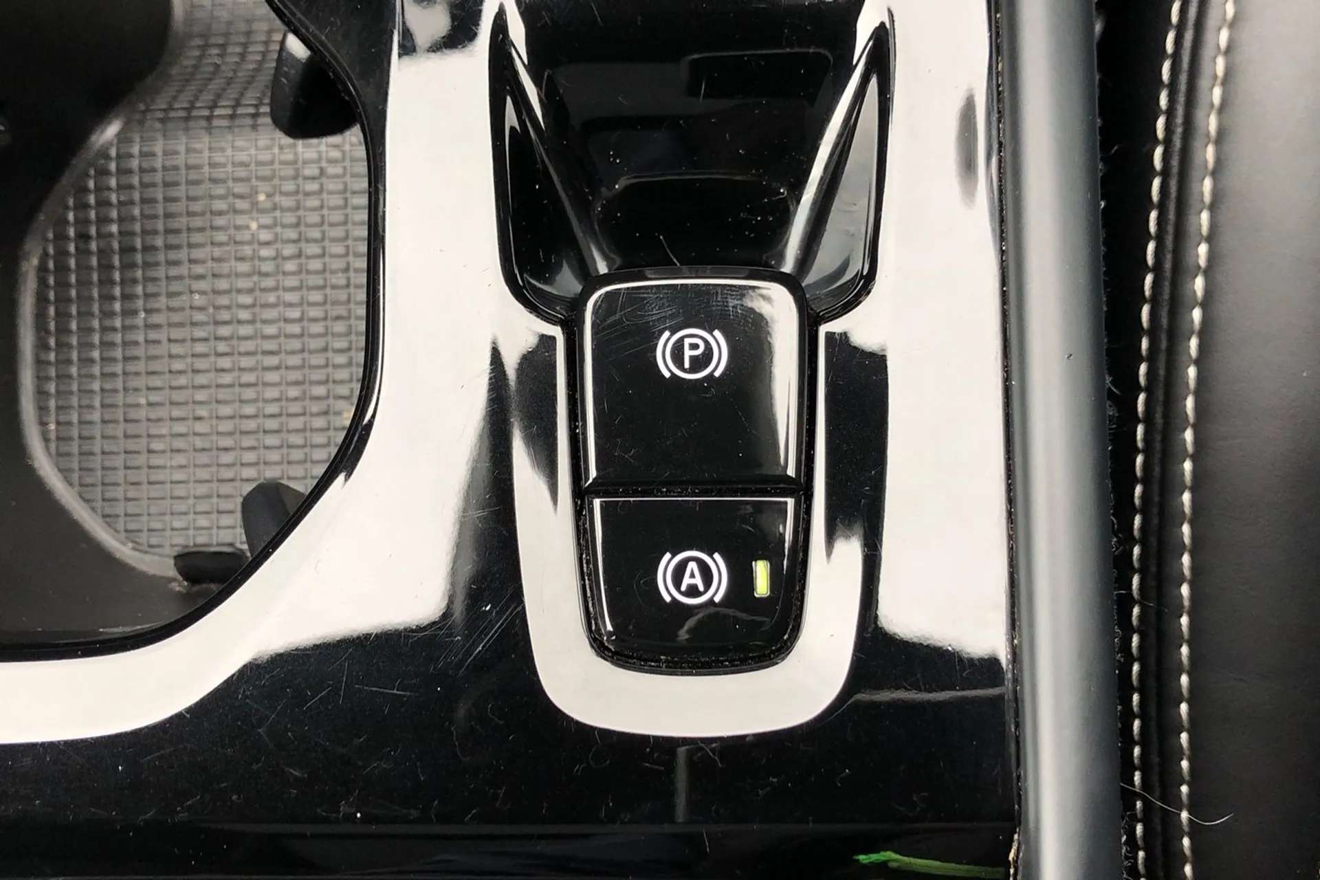 2021 VOLVO XC40 2021 VOLVO XC40