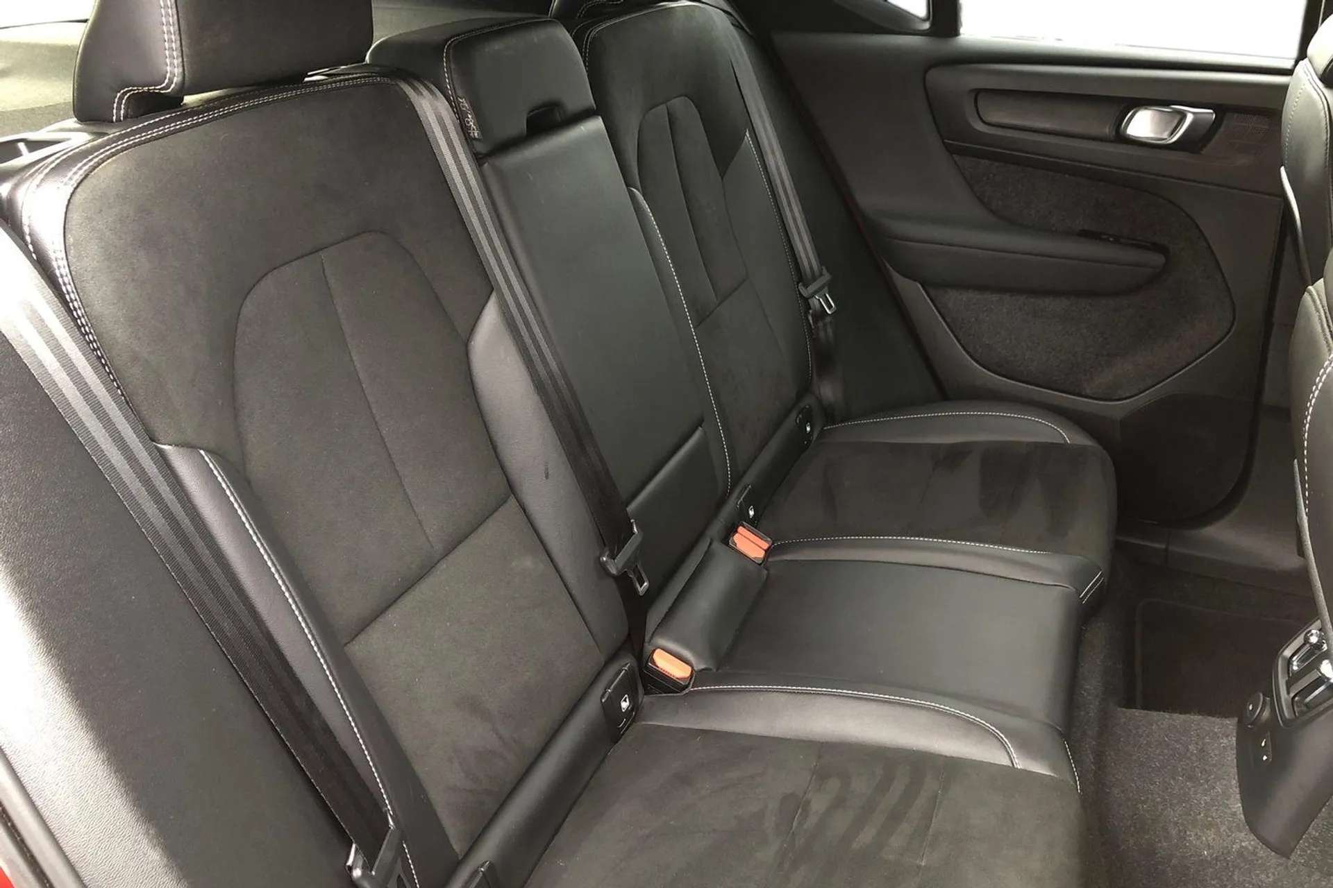 2021 VOLVO XC40 2021 VOLVO XC40