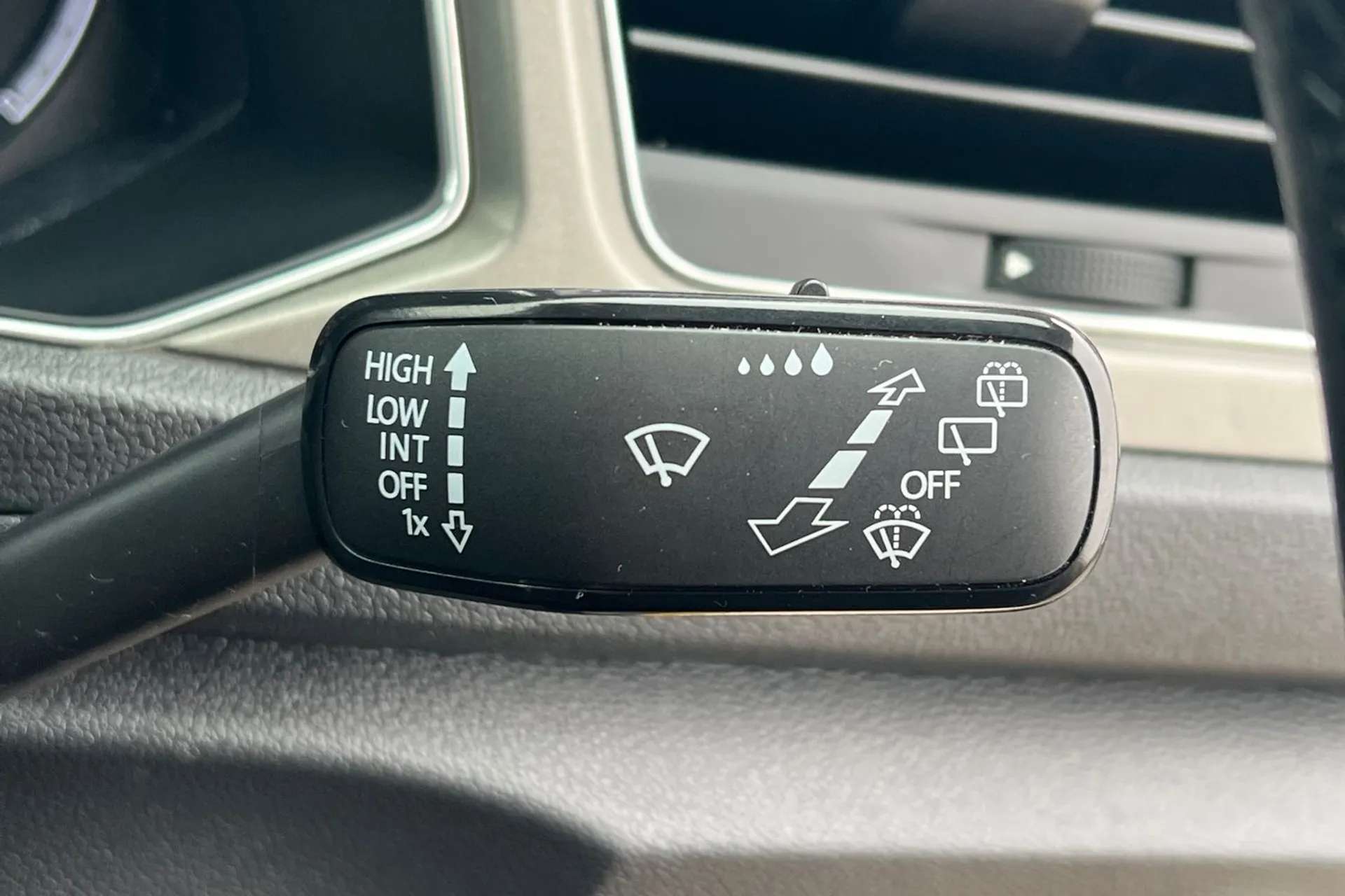 2020 VOLKSWAGEN T-ROC 2020 VOLKSWAGEN T-ROC