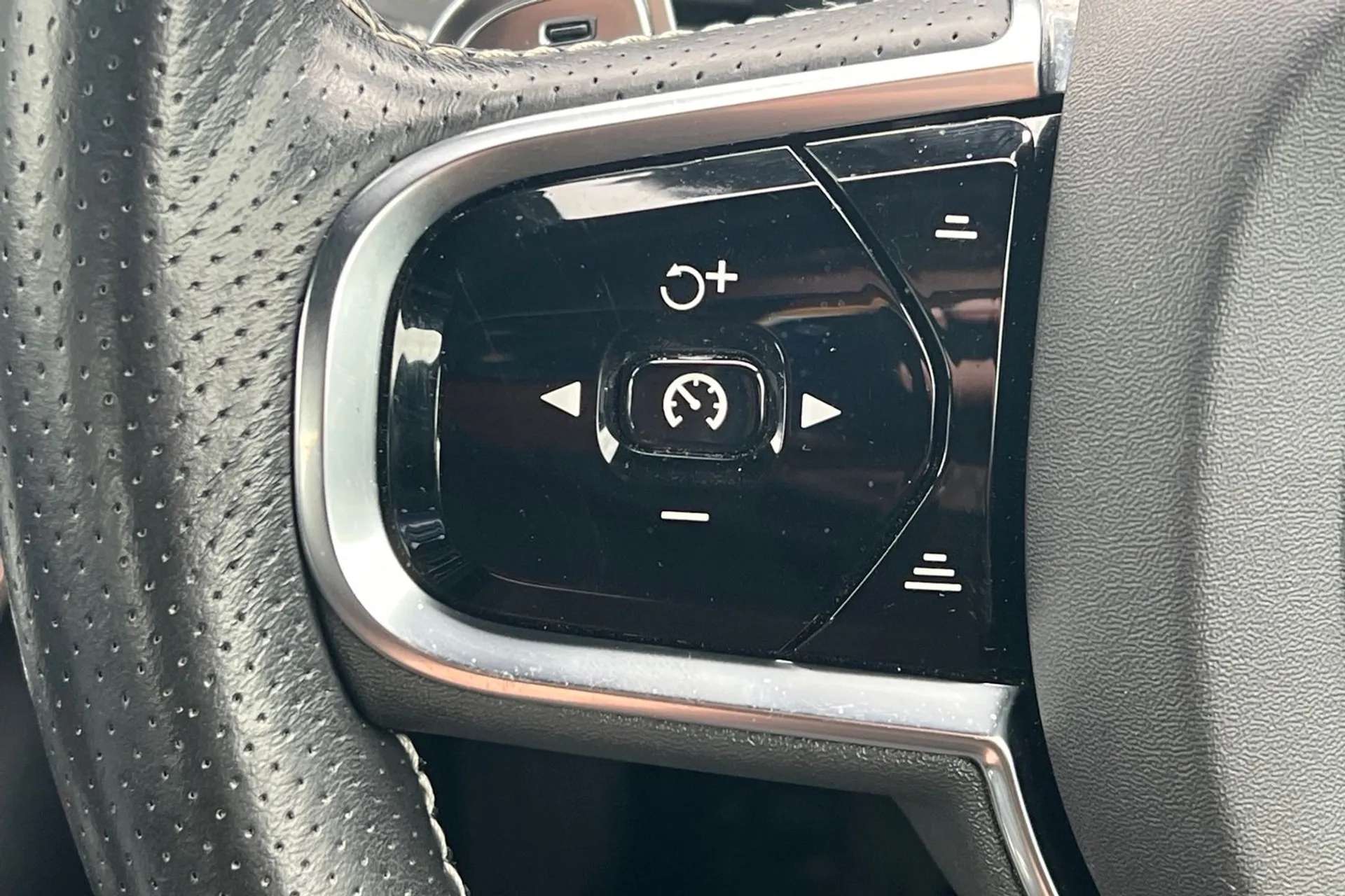 2019 VOLVO S90 2019 VOLVO S90