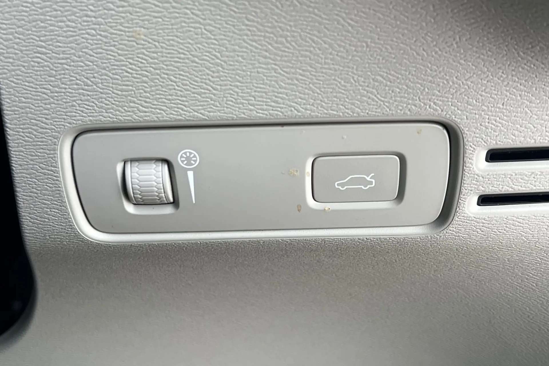 2022 VOLVO XC40 2022 VOLVO XC40