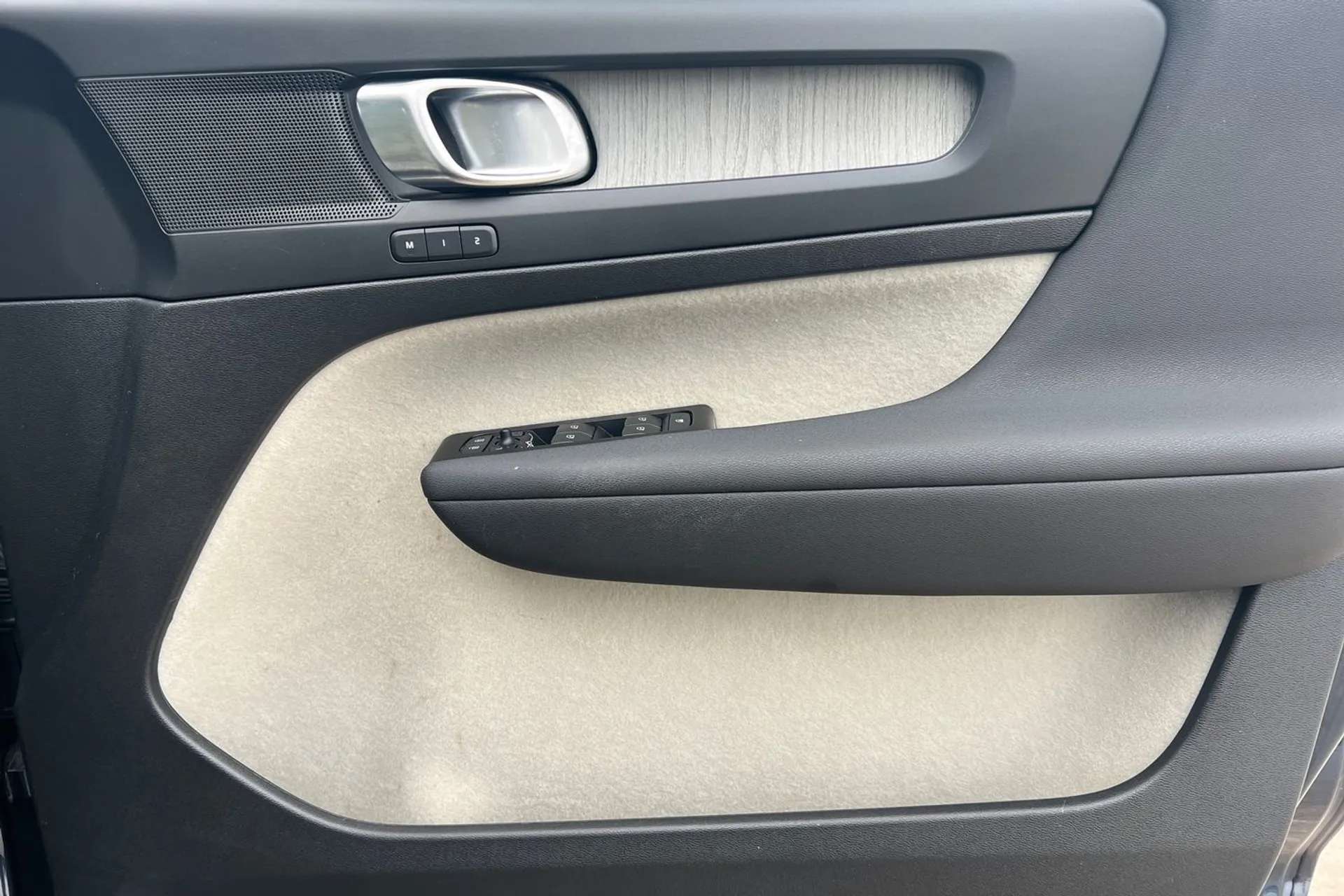 2022 VOLVO XC40 2022 VOLVO XC40