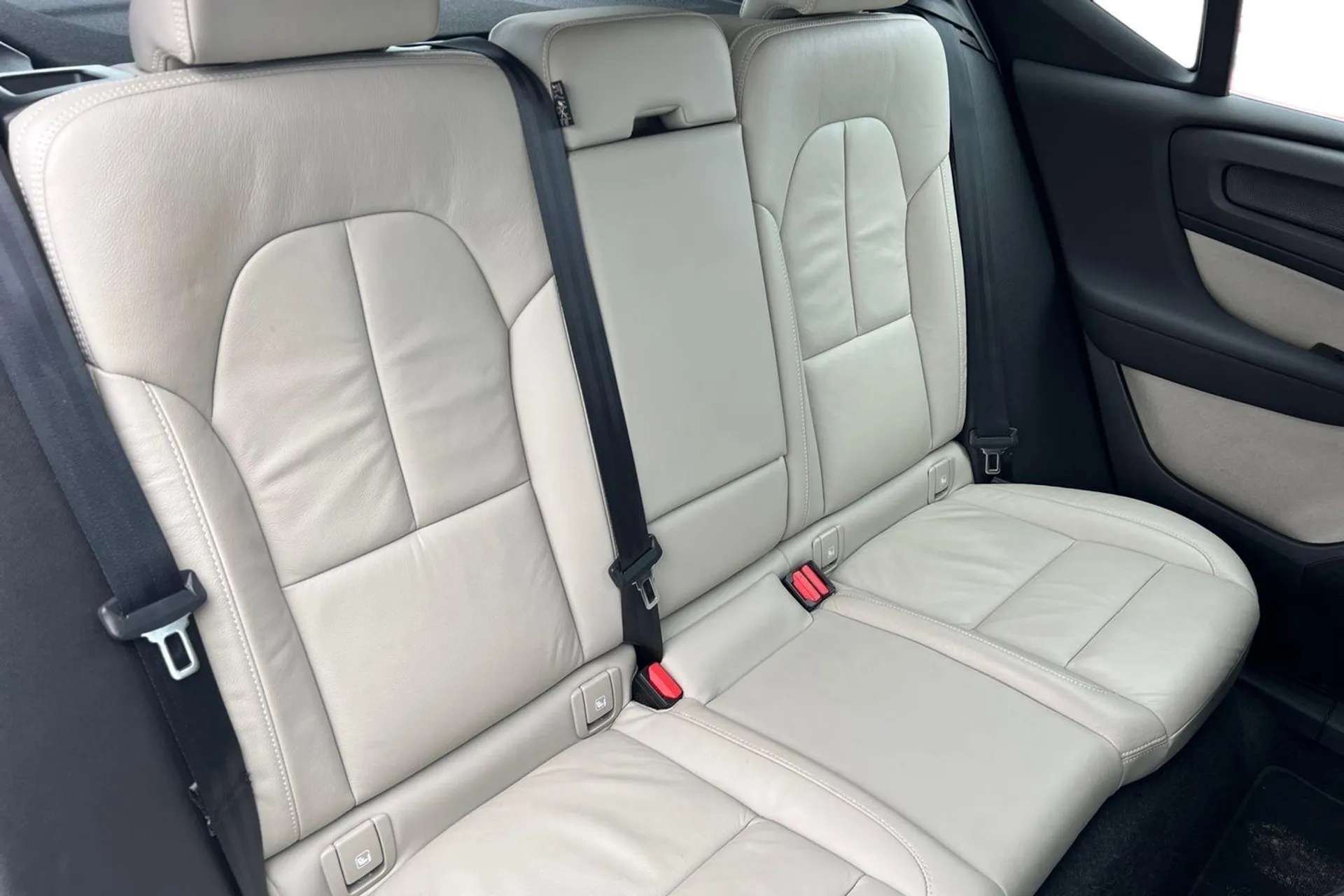 2022 VOLVO XC40 2022 VOLVO XC40