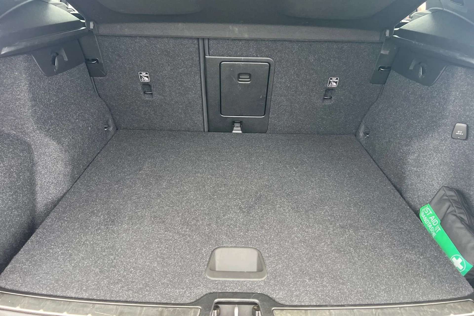 2022 VOLVO XC40 2022 VOLVO XC40