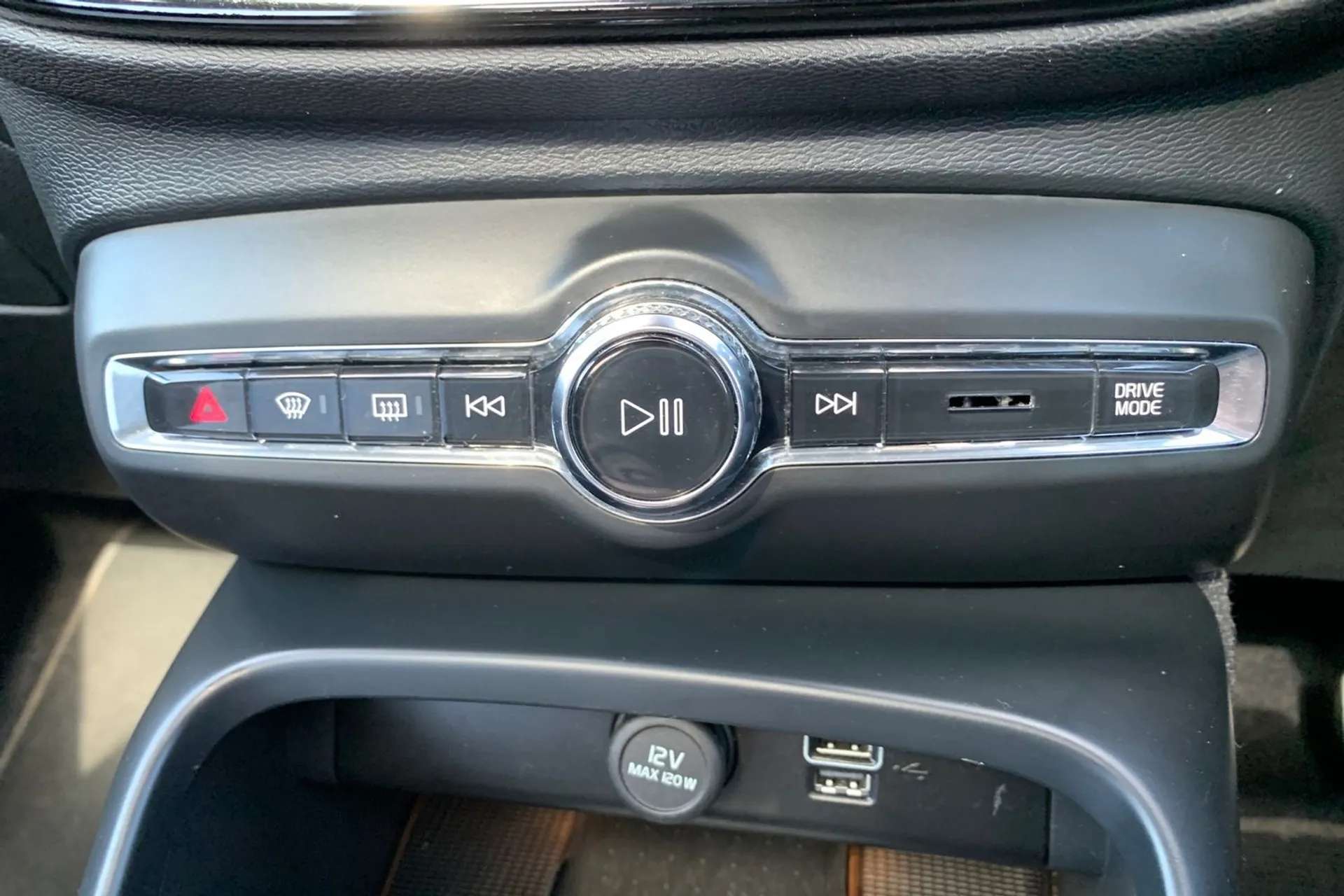 2021 VOLVO XC40 2021 VOLVO XC40