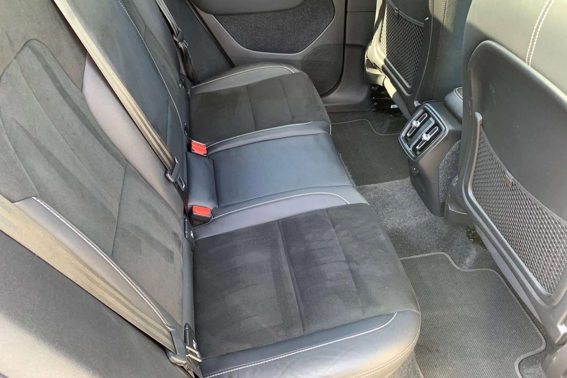 2021 VOLVO XC40 2021 VOLVO XC40