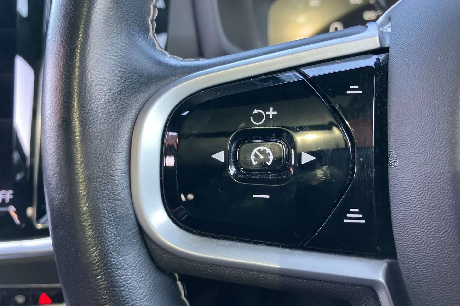 2021 VOLVO V60 2021 VOLVO V60