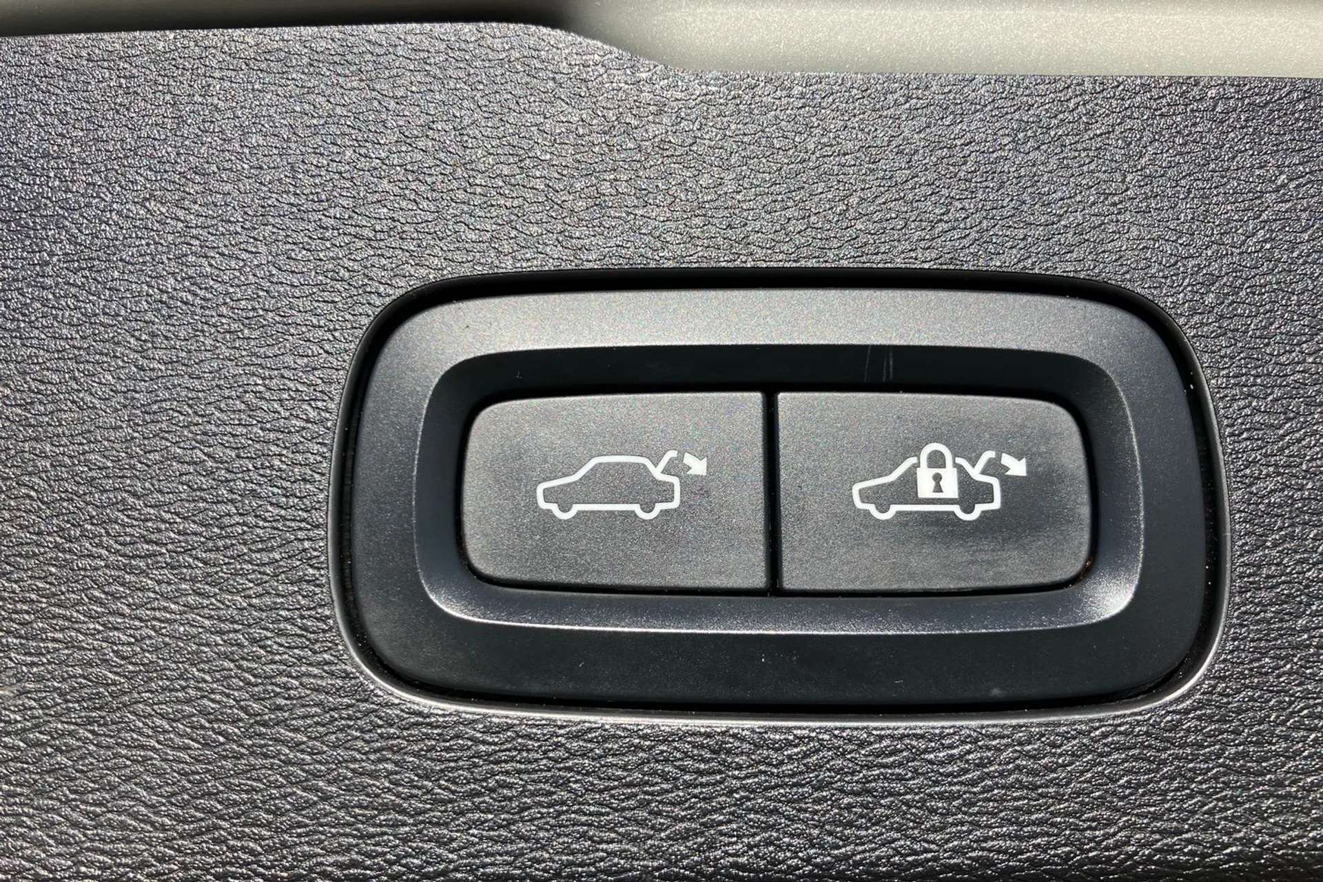 2021 VOLVO V60 2021 VOLVO V60