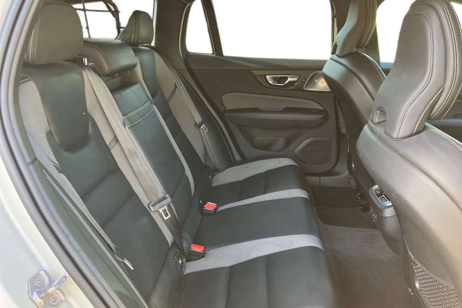 2021 VOLVO V60 2021 VOLVO V60