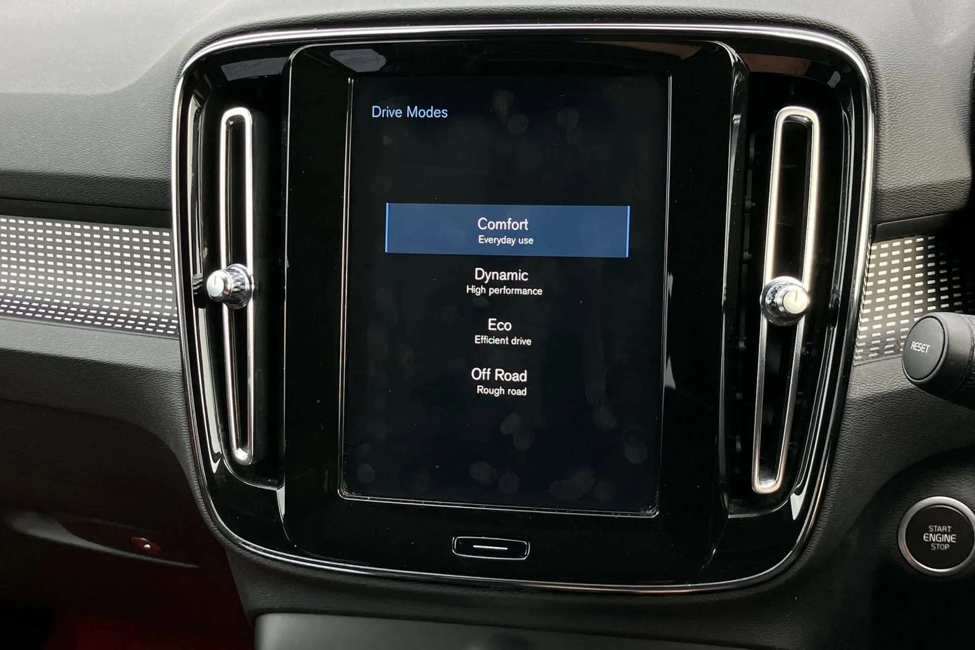 2020 VOLVO XC40 2020 VOLVO XC40