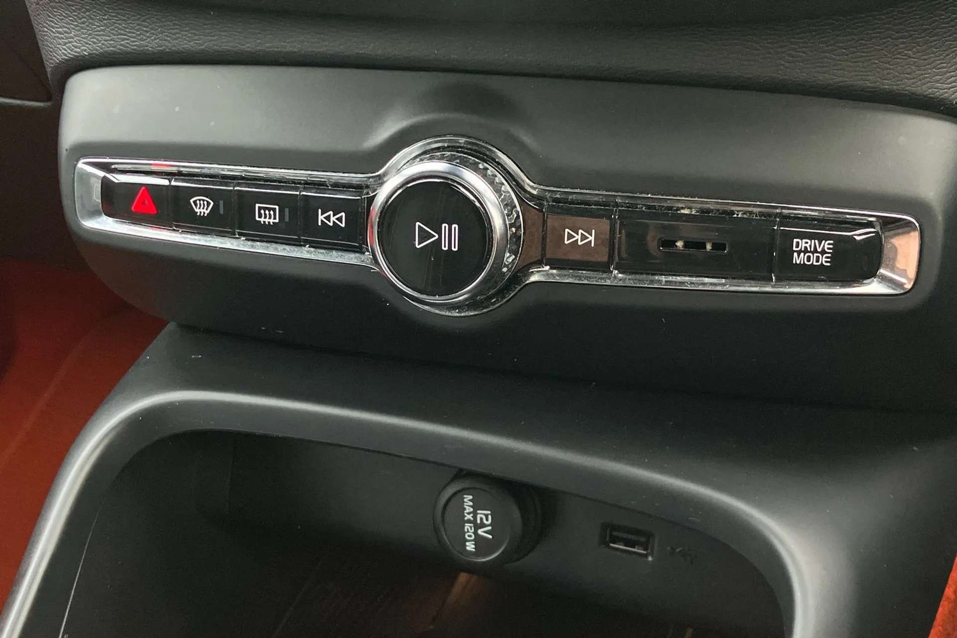 2020 VOLVO XC40 2020 VOLVO XC40
