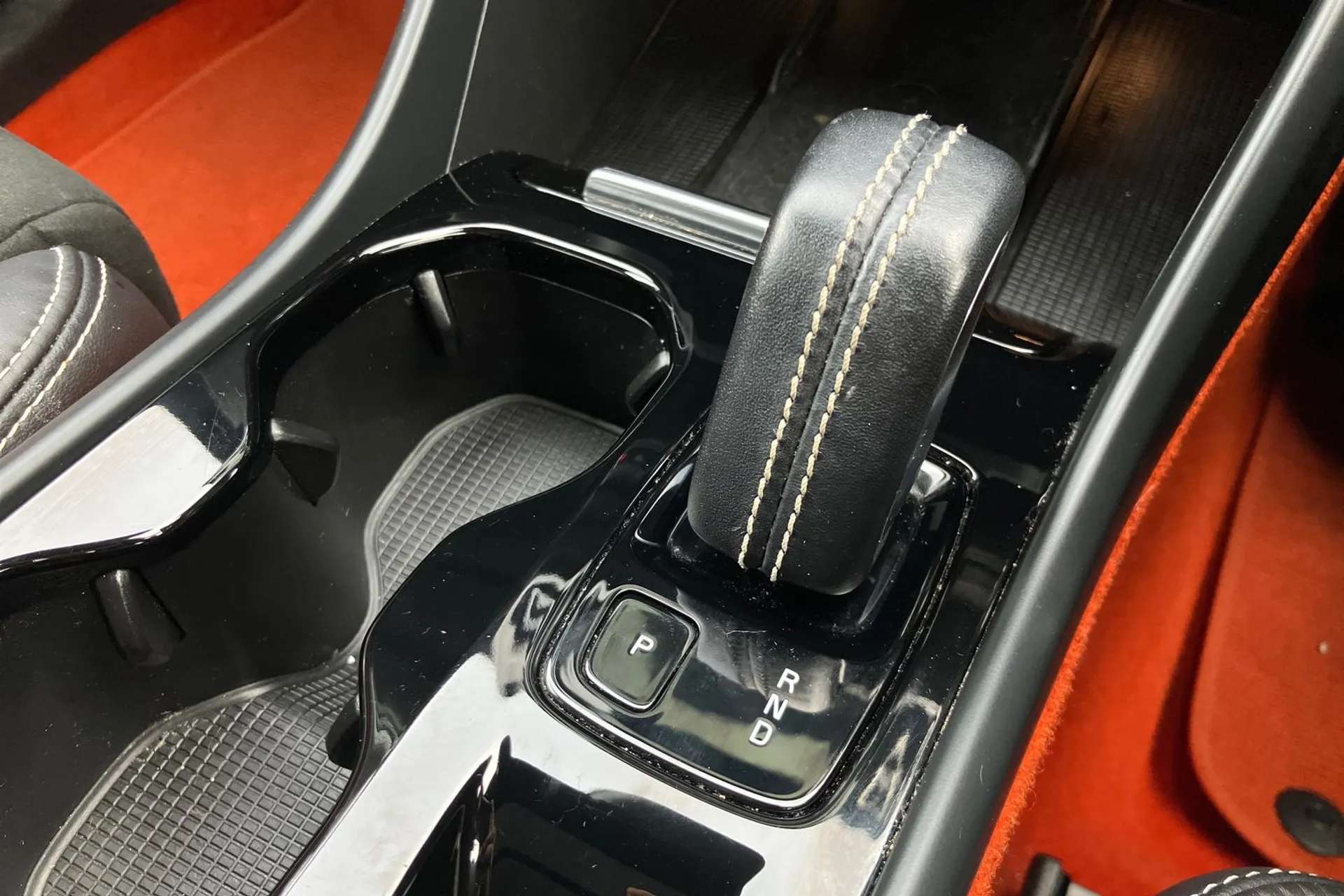 2020 VOLVO XC40 2020 VOLVO XC40