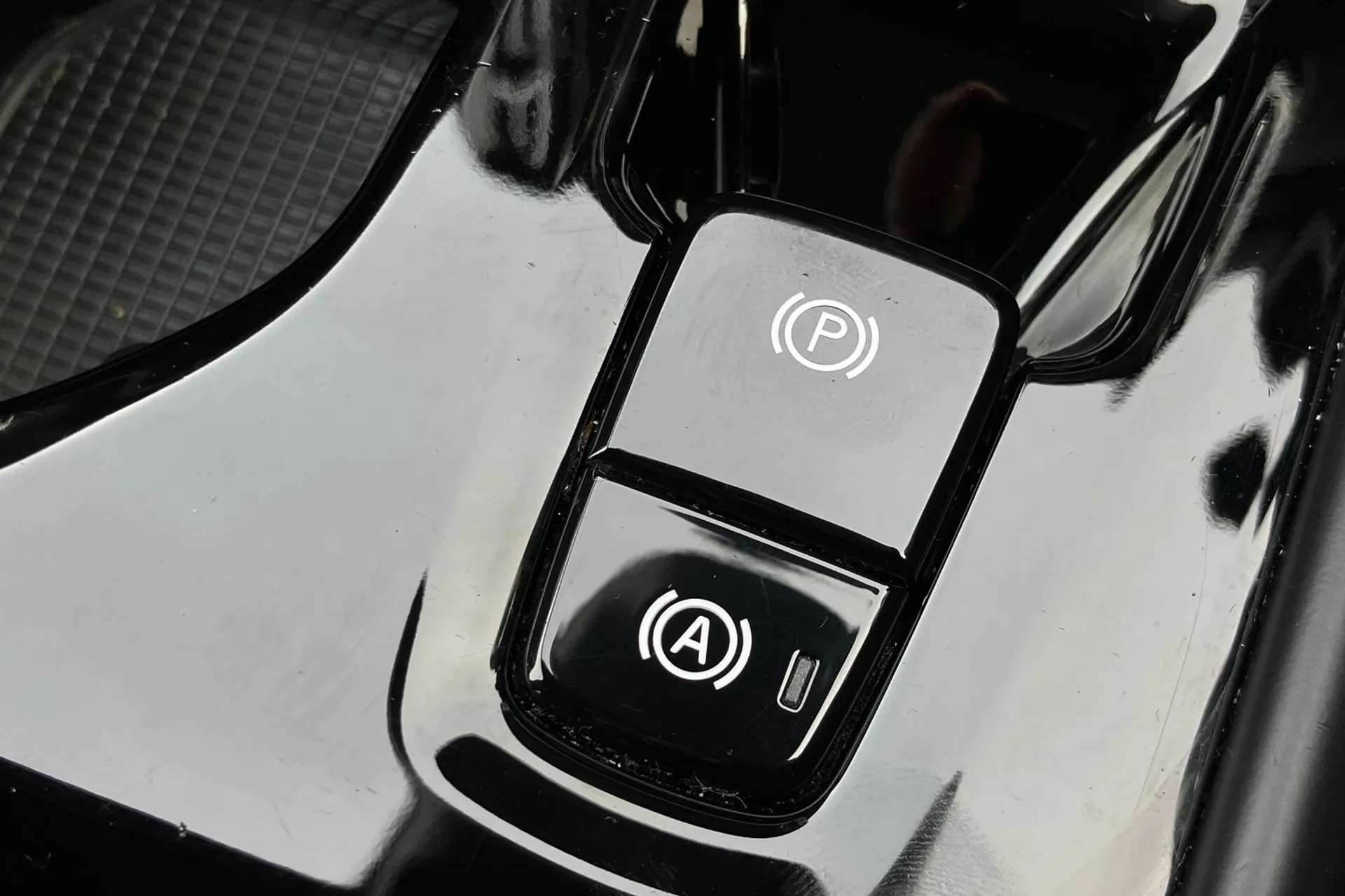 2020 VOLVO XC40 2020 VOLVO XC40
