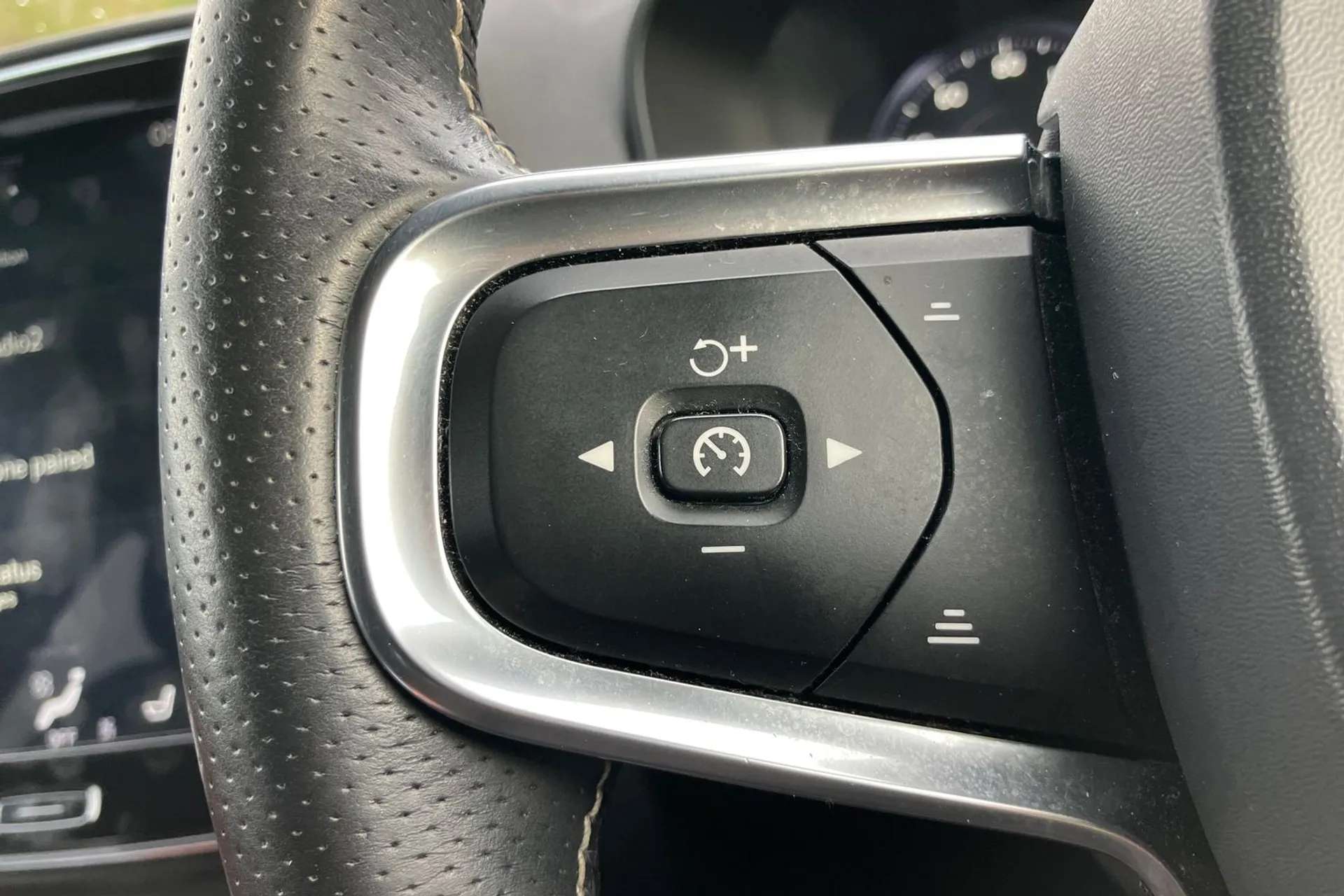2020 VOLVO XC40 2020 VOLVO XC40