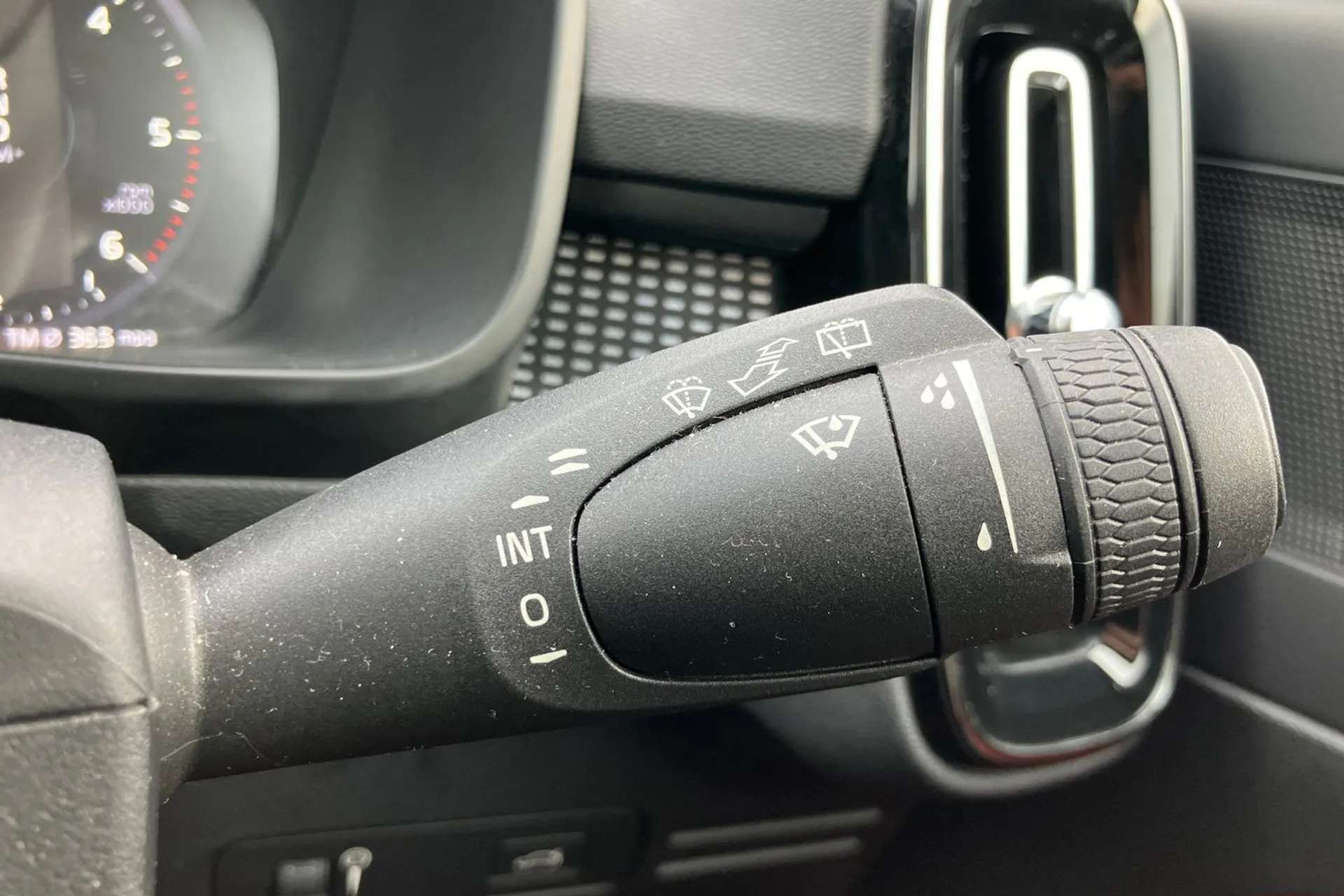 2020 VOLVO XC40 2020 VOLVO XC40