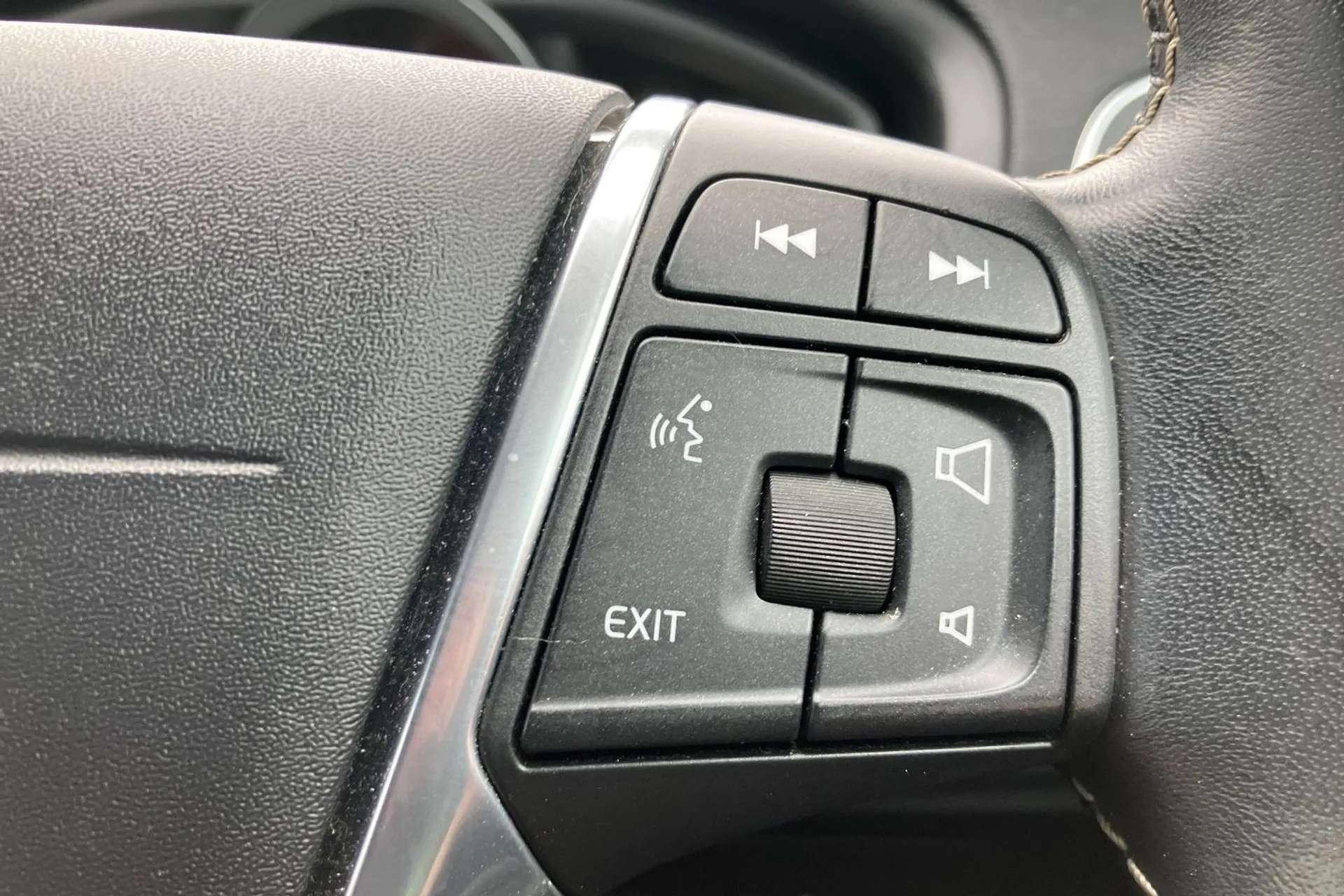 2018 VOLVO V40 2018 VOLVO V40