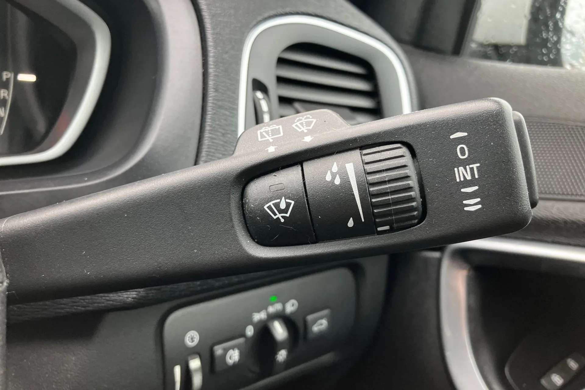 2018 VOLVO V40 2018 VOLVO V40