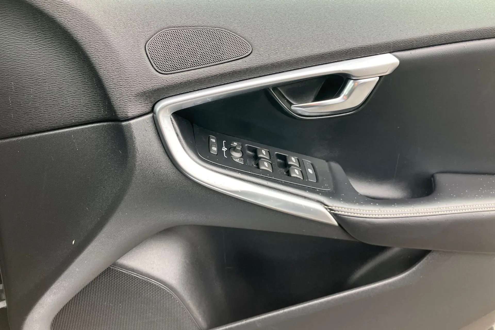 2018 VOLVO V40 2018 VOLVO V40