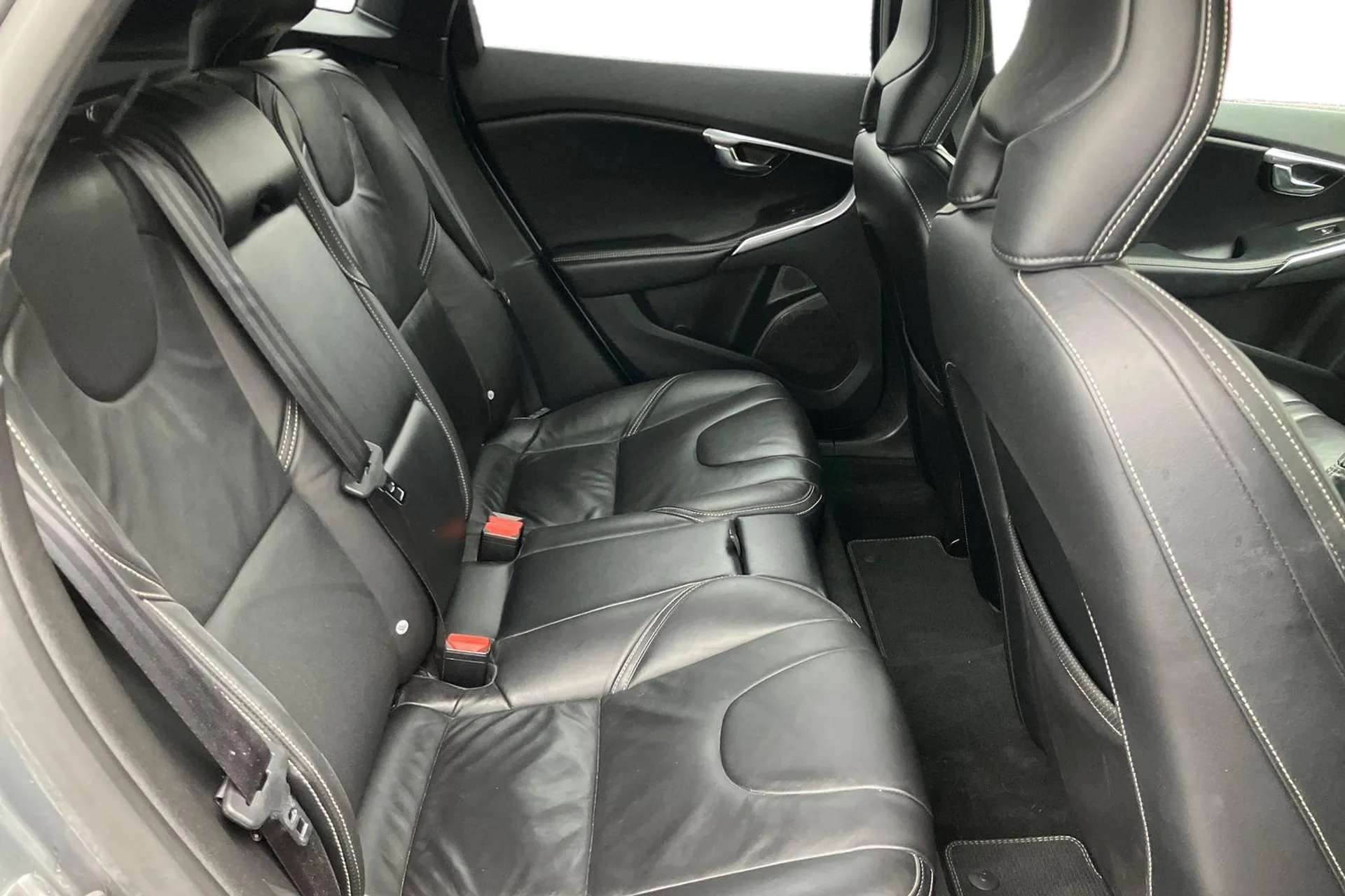 2018 VOLVO V40 2018 VOLVO V40
