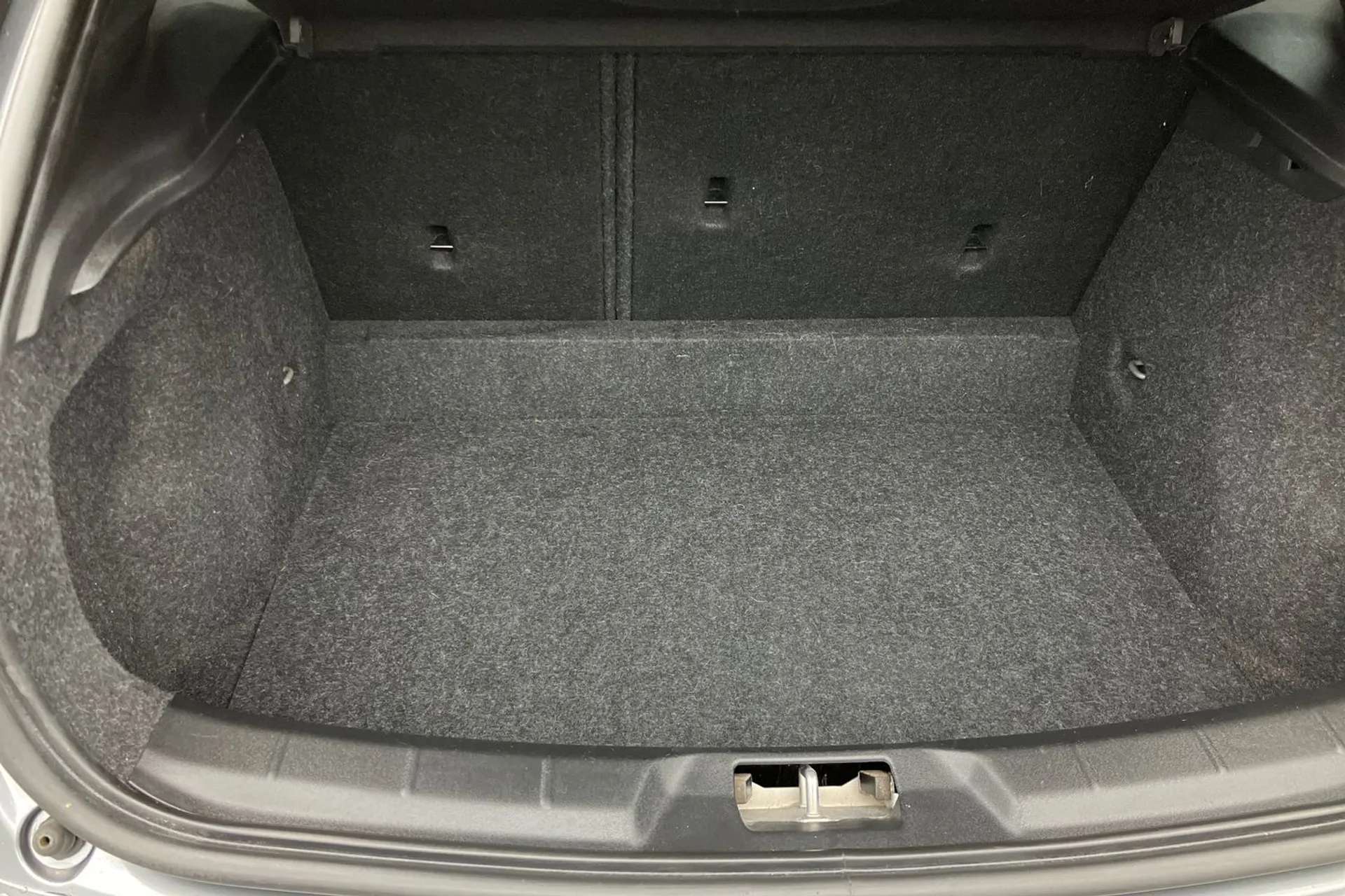 2018 VOLVO V40 2018 VOLVO V40