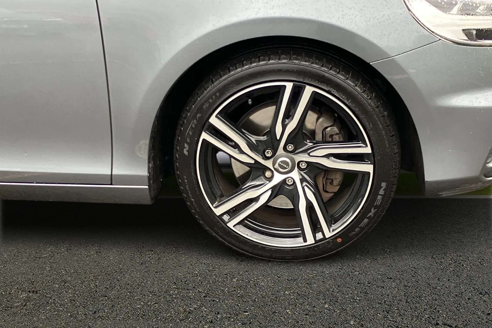 2018 VOLVO V40 2018 VOLVO V40