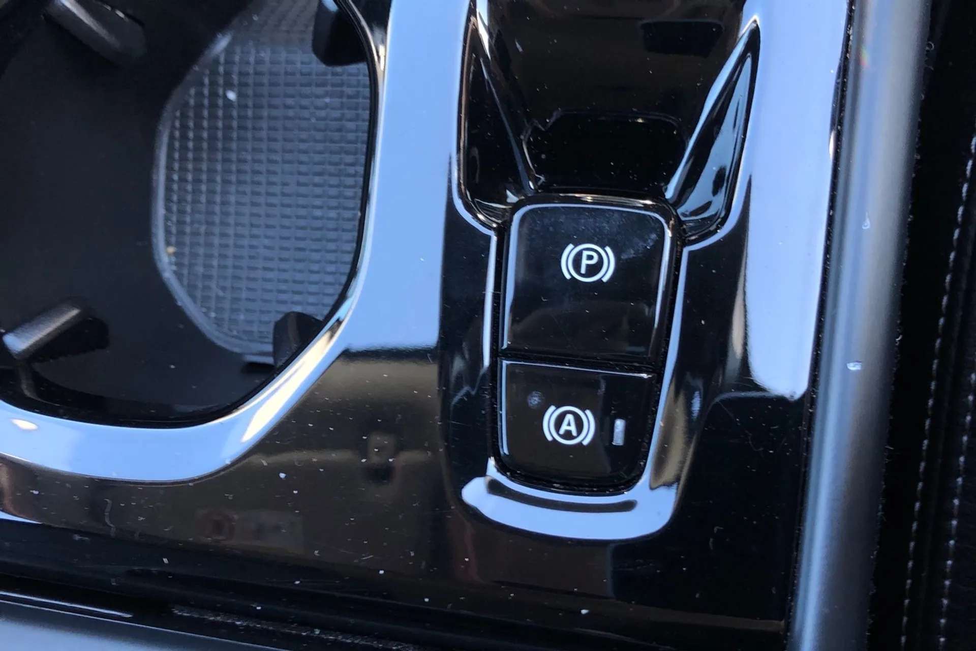 2022 VOLVO XC40 2022 VOLVO XC40
