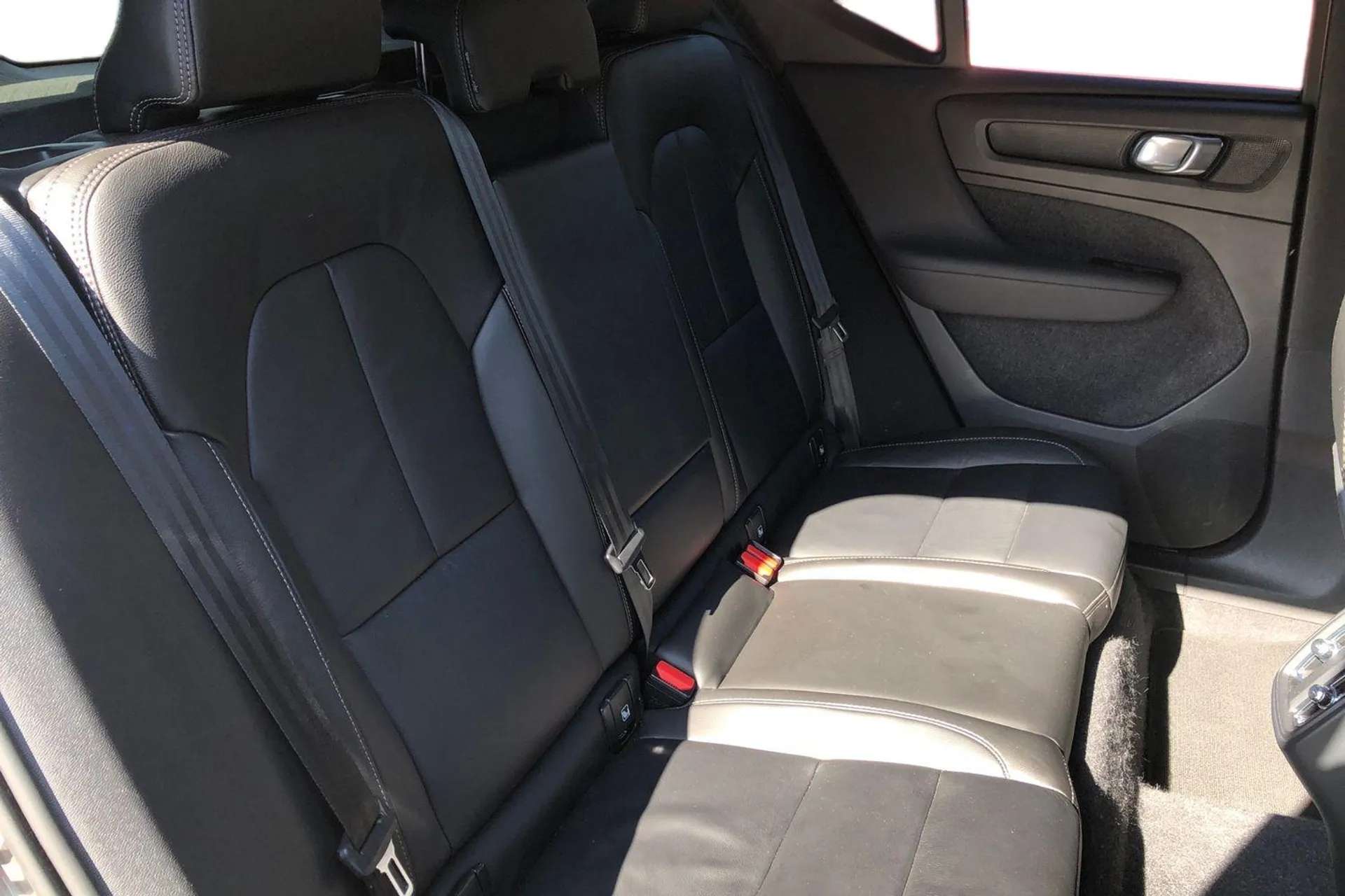 2022 VOLVO XC40 2022 VOLVO XC40