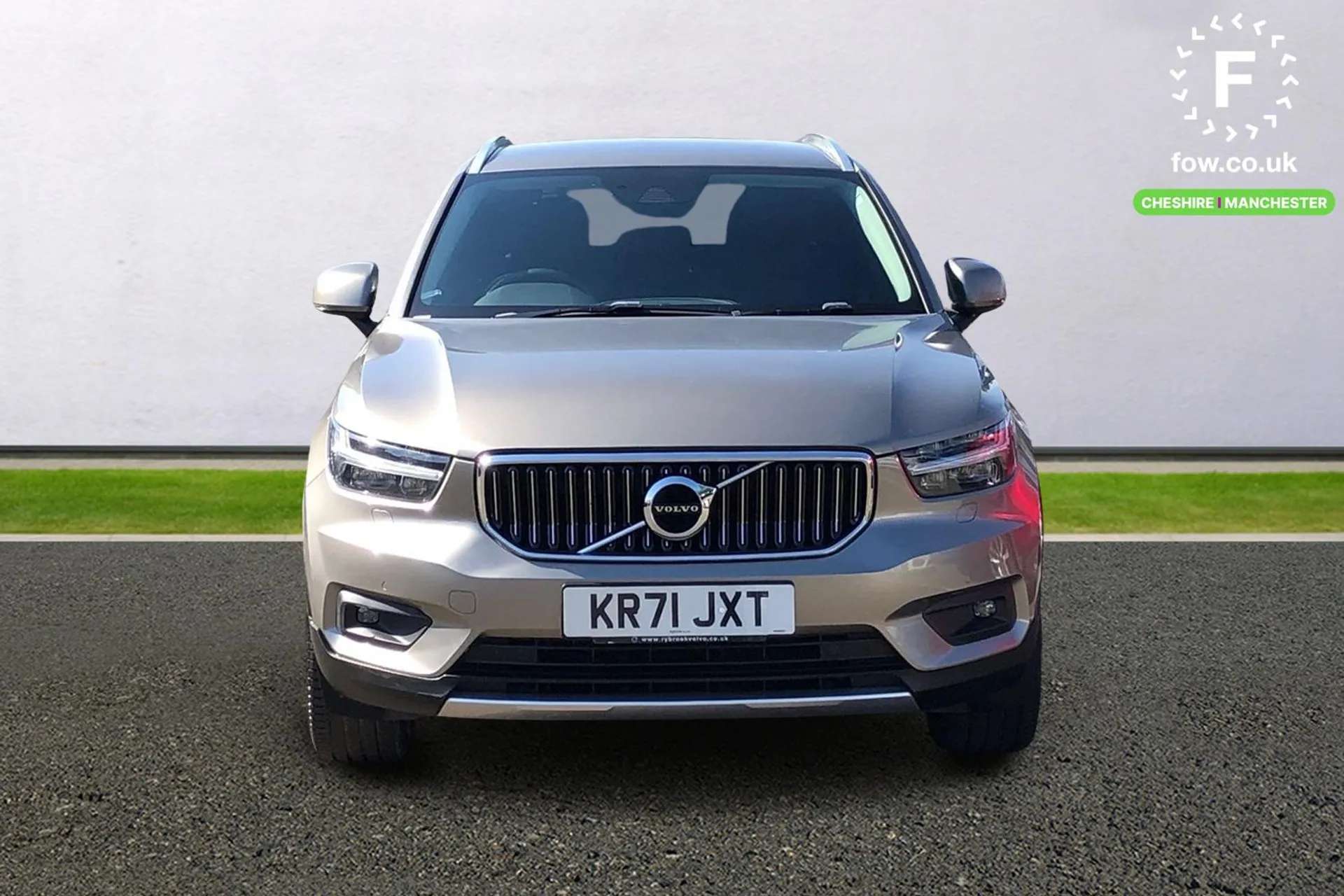 2022 VOLVO XC40 2022 VOLVO XC40