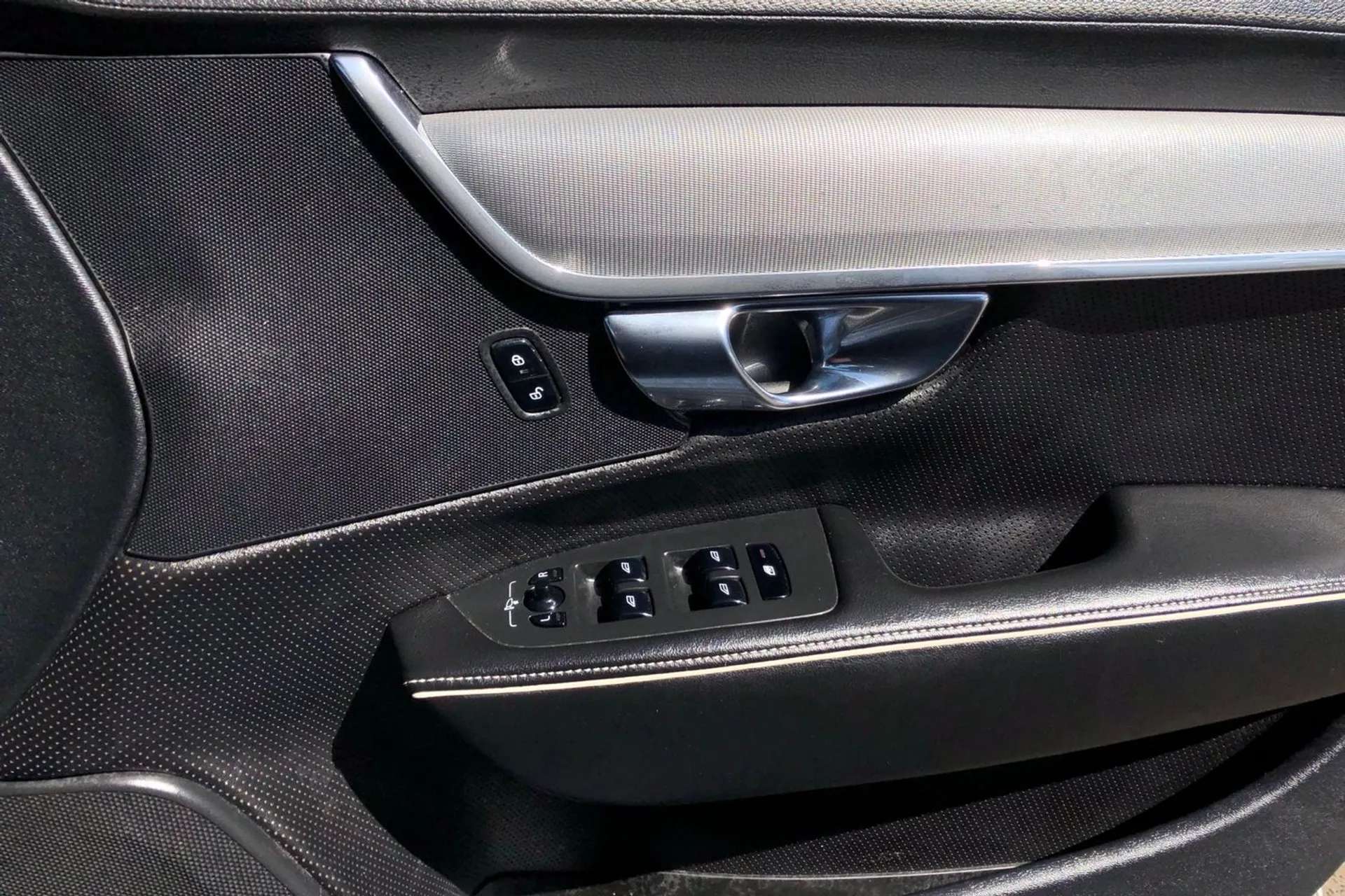 2018 VOLVO S90 2018 VOLVO S90