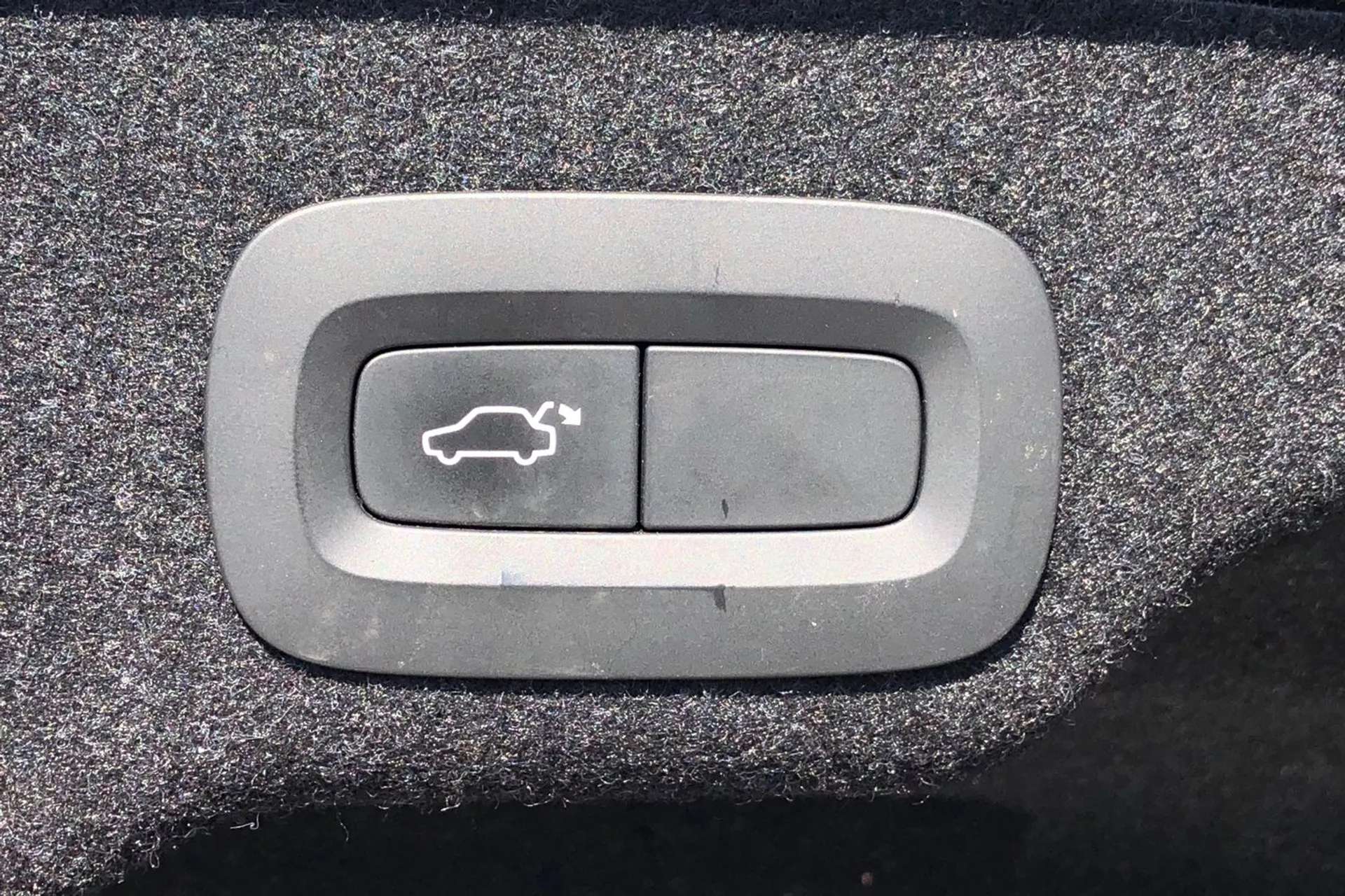 2018 VOLVO S90 2018 VOLVO S90