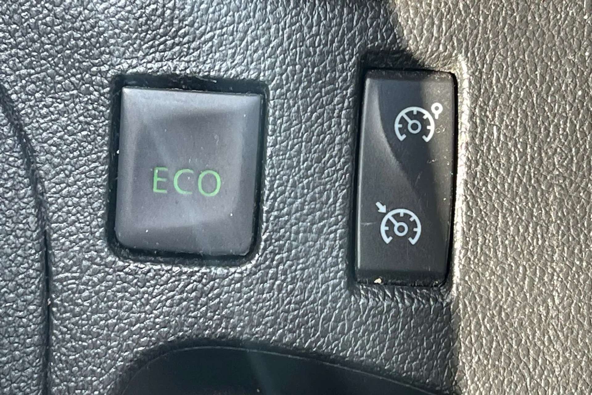 2018 RENAULT CLIO 2018 RENAULT CLIO