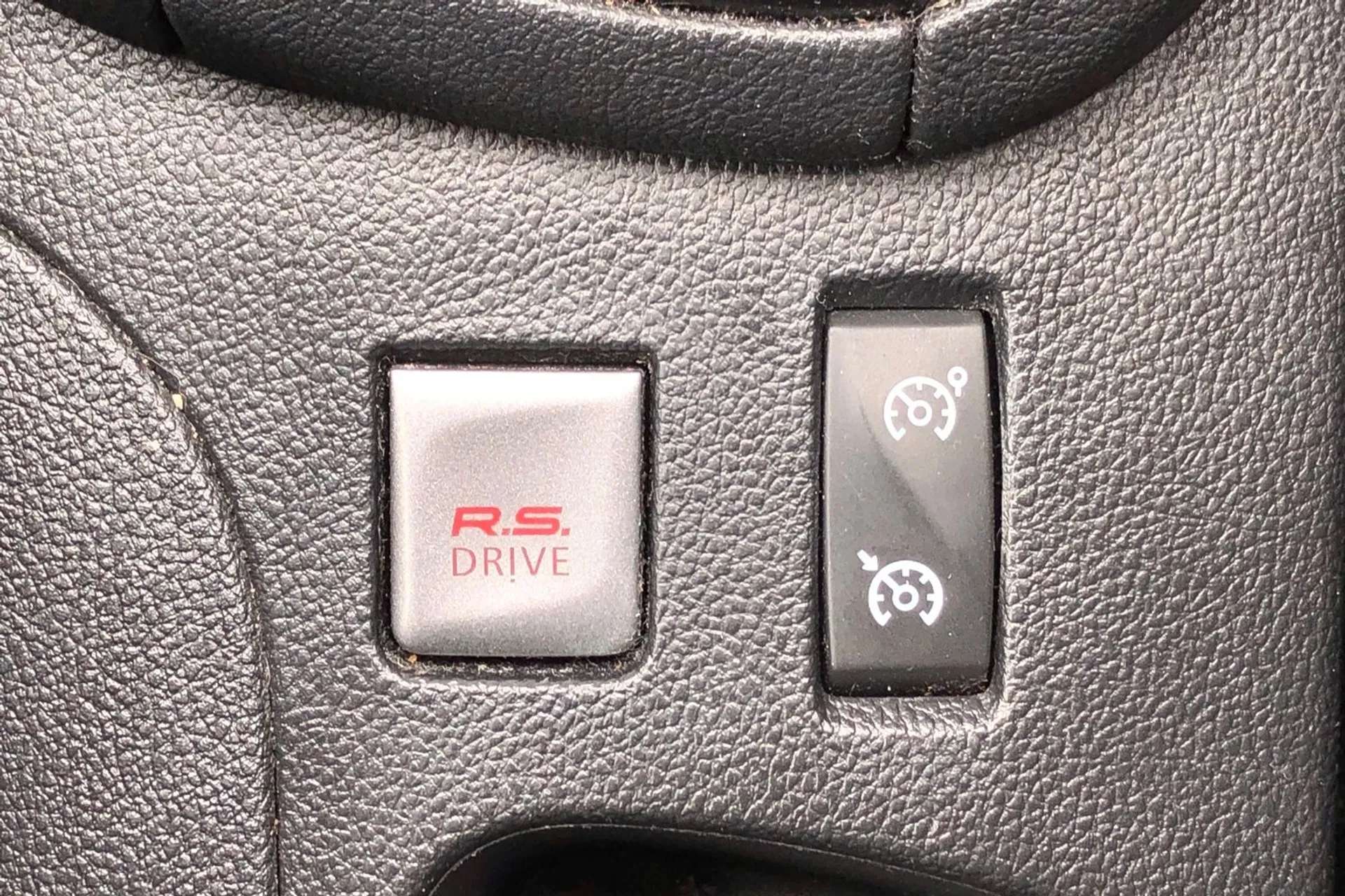 2017 RENAULT CLIO 2017 RENAULT CLIO