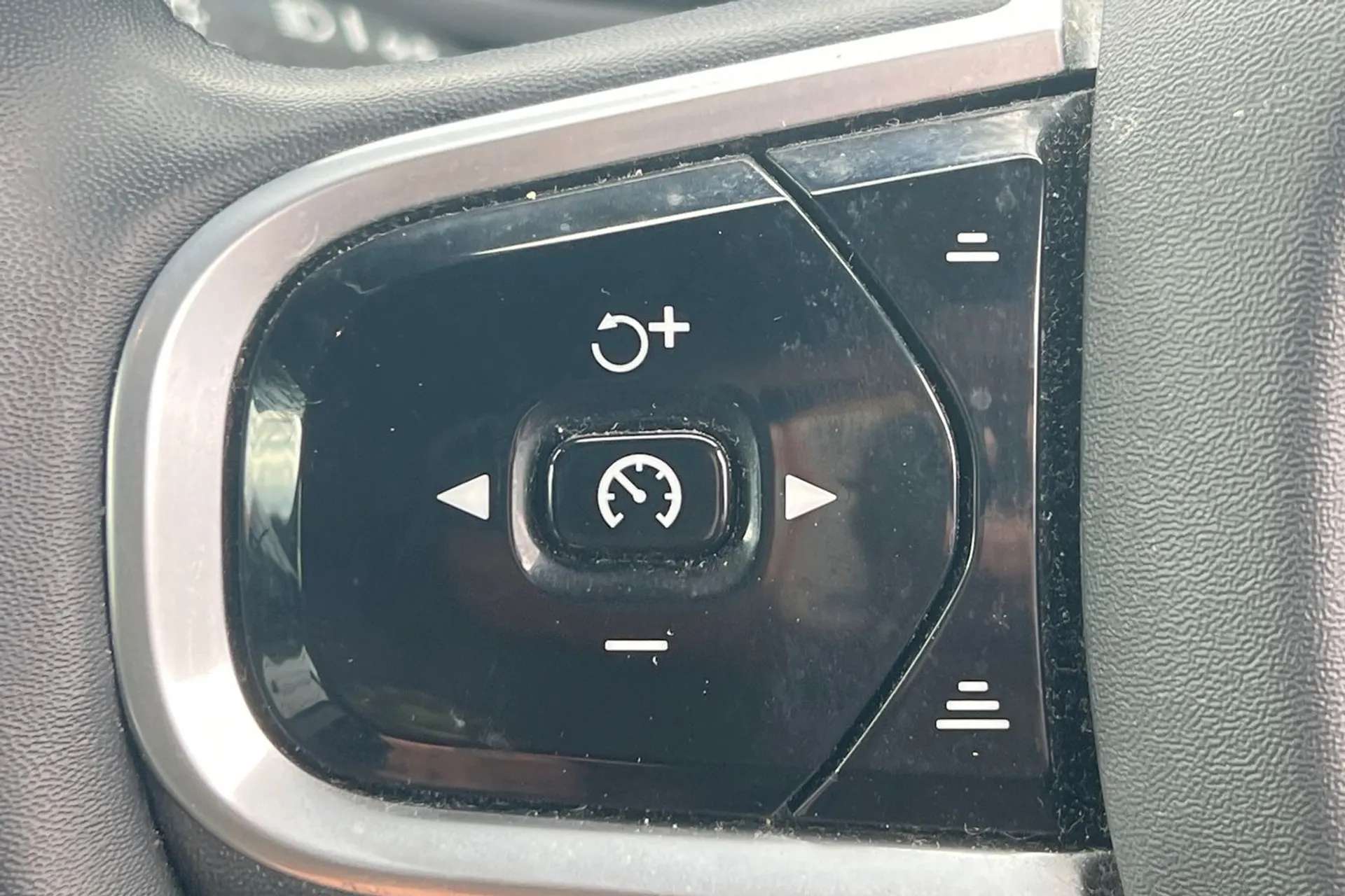 2022 VOLVO V60 2022 VOLVO V60