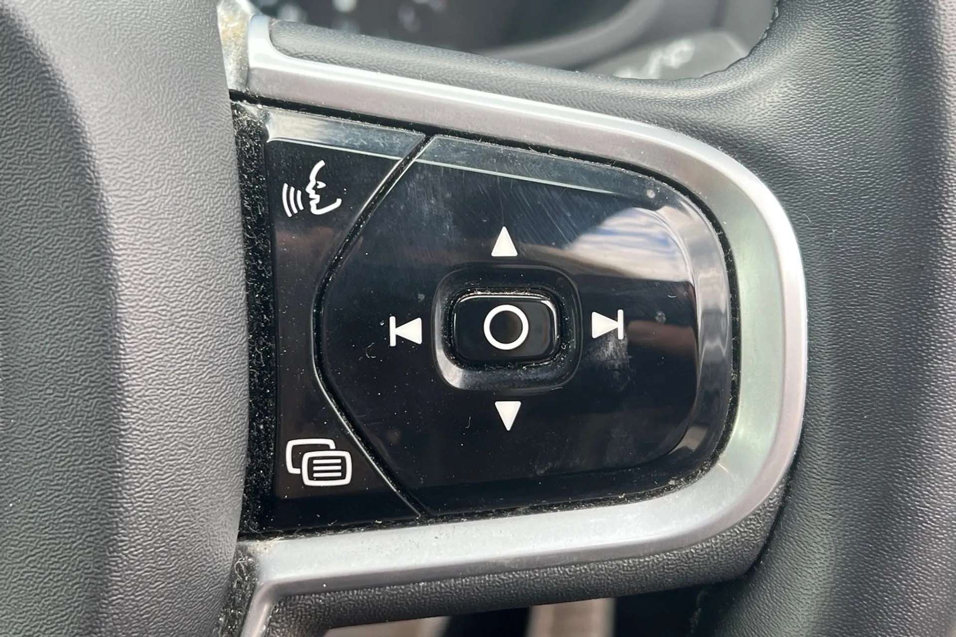 2022 VOLVO V60 2022 VOLVO V60