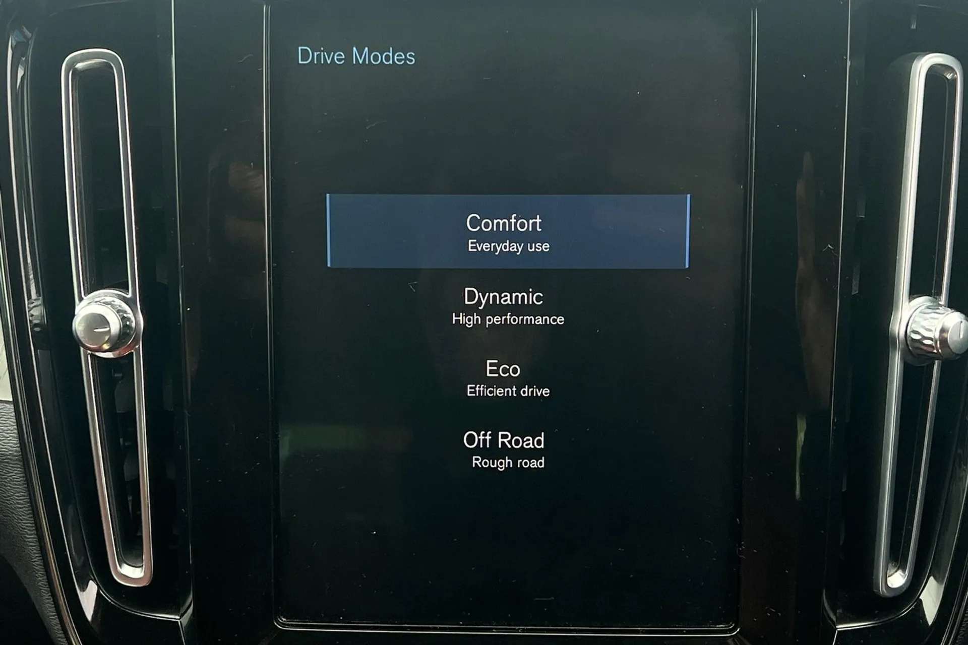 2020 VOLVO XC40 2020 VOLVO XC40