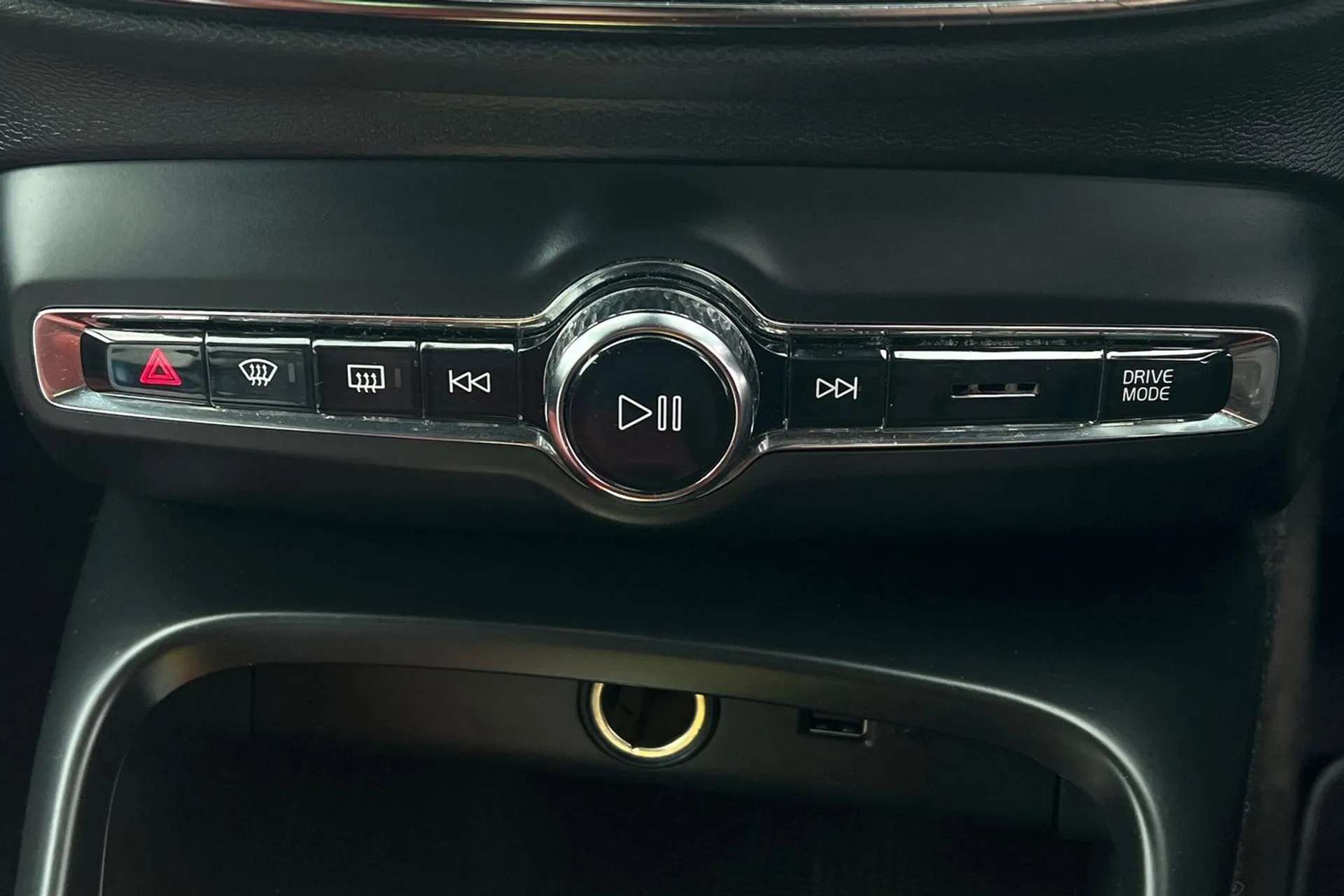 2020 VOLVO XC40 2020 VOLVO XC40
