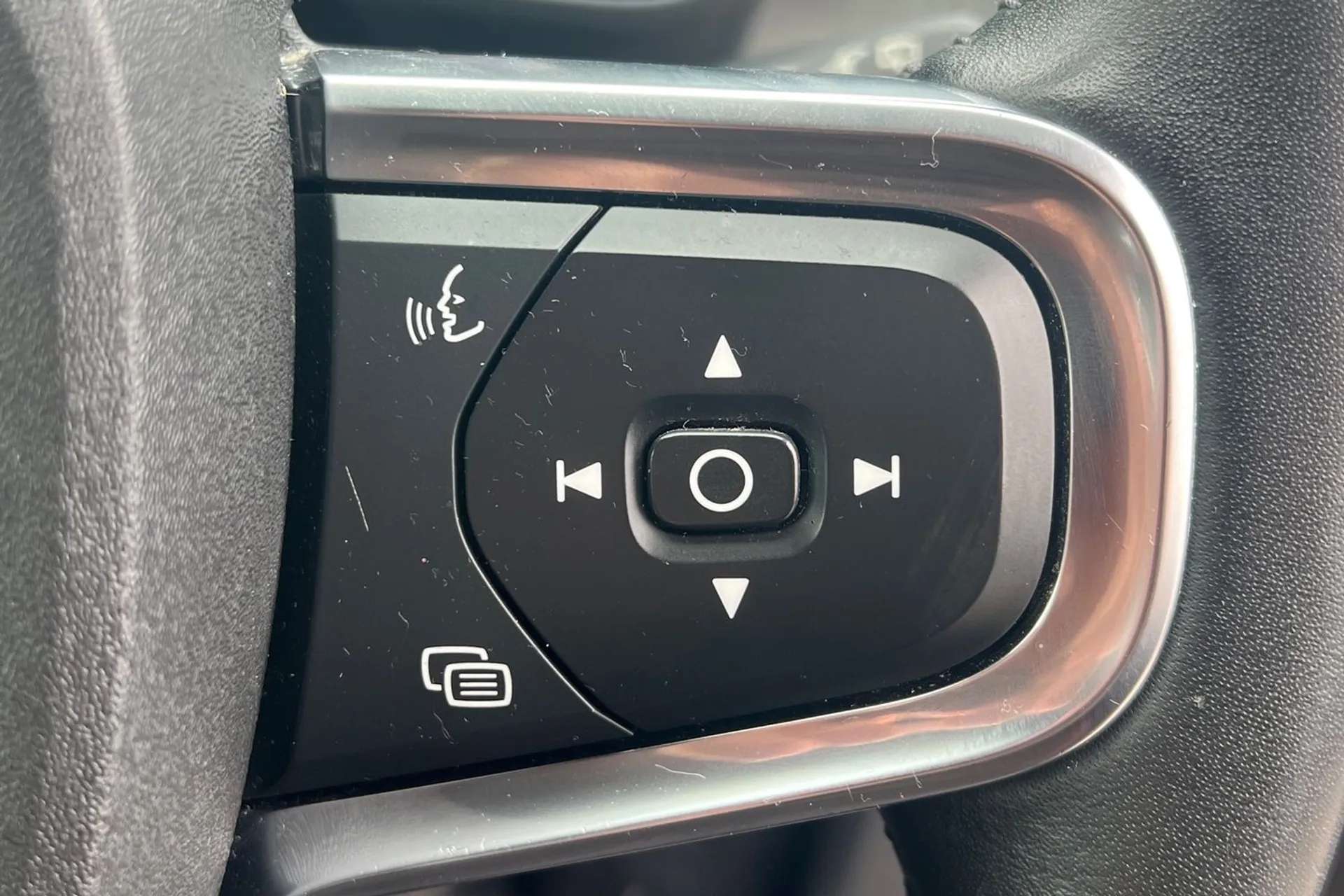 2020 VOLVO XC40 2020 VOLVO XC40