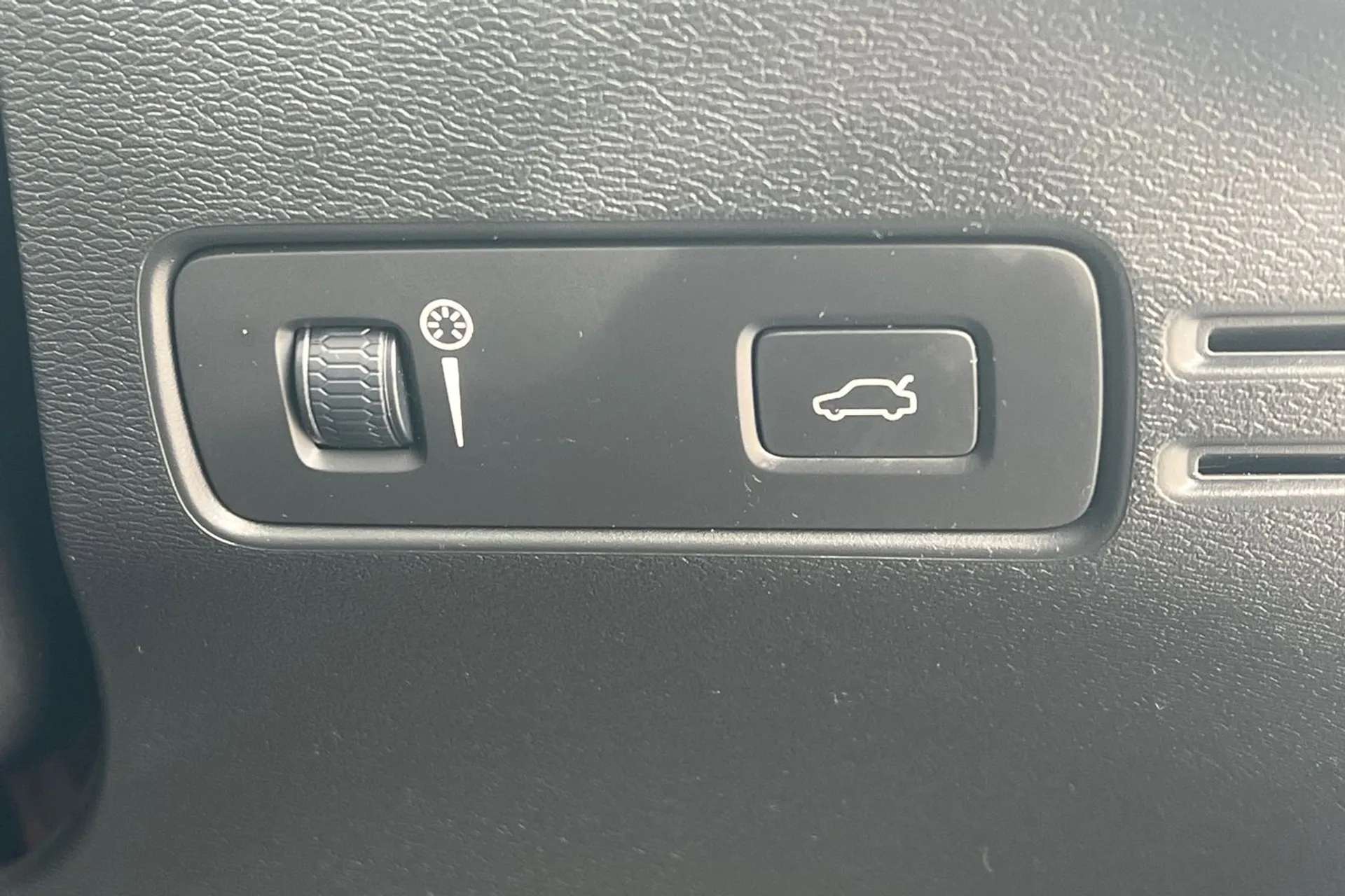2020 VOLVO XC40 2020 VOLVO XC40