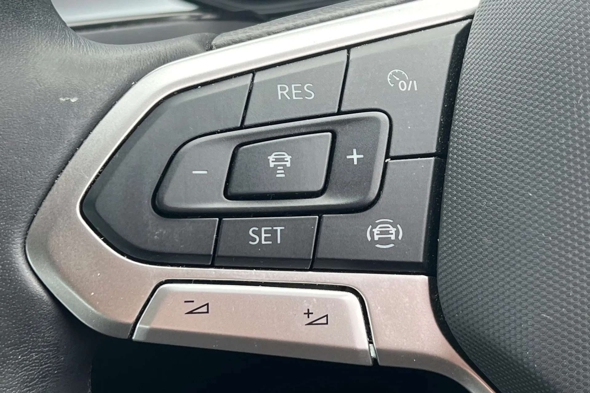 2023 VOLKSWAGEN T-ROC 2023 VOLKSWAGEN T-ROC