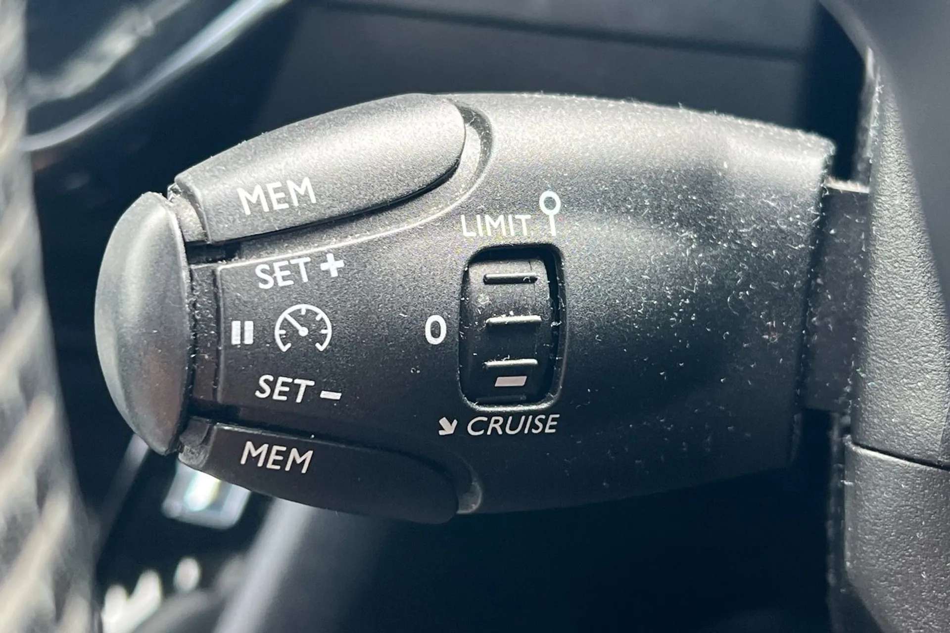 2020 PEUGEOT 2008 2020 PEUGEOT 2008