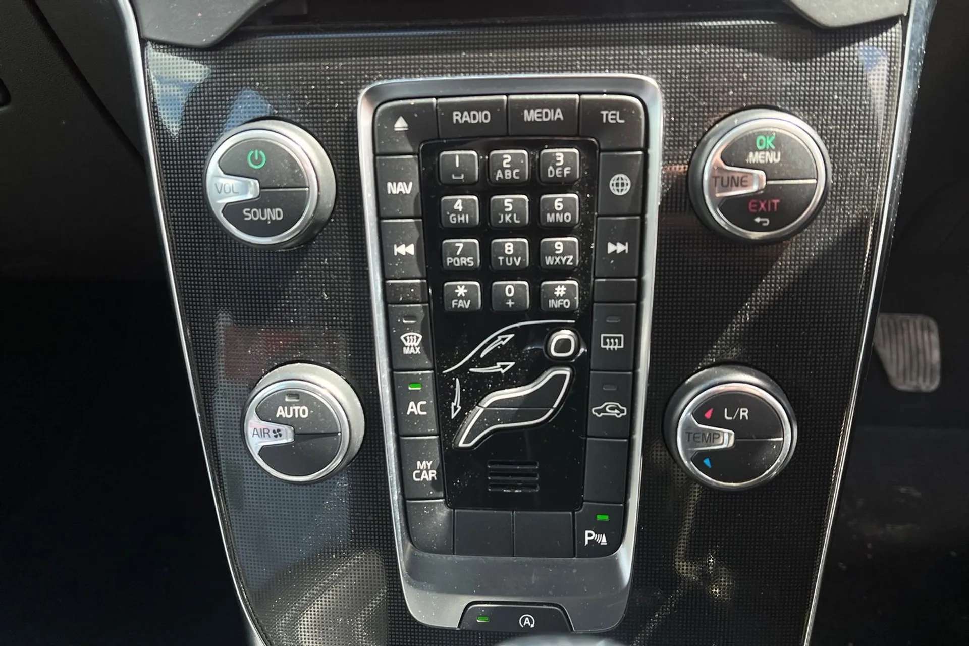 2019 VOLVO V40 2019 VOLVO V40