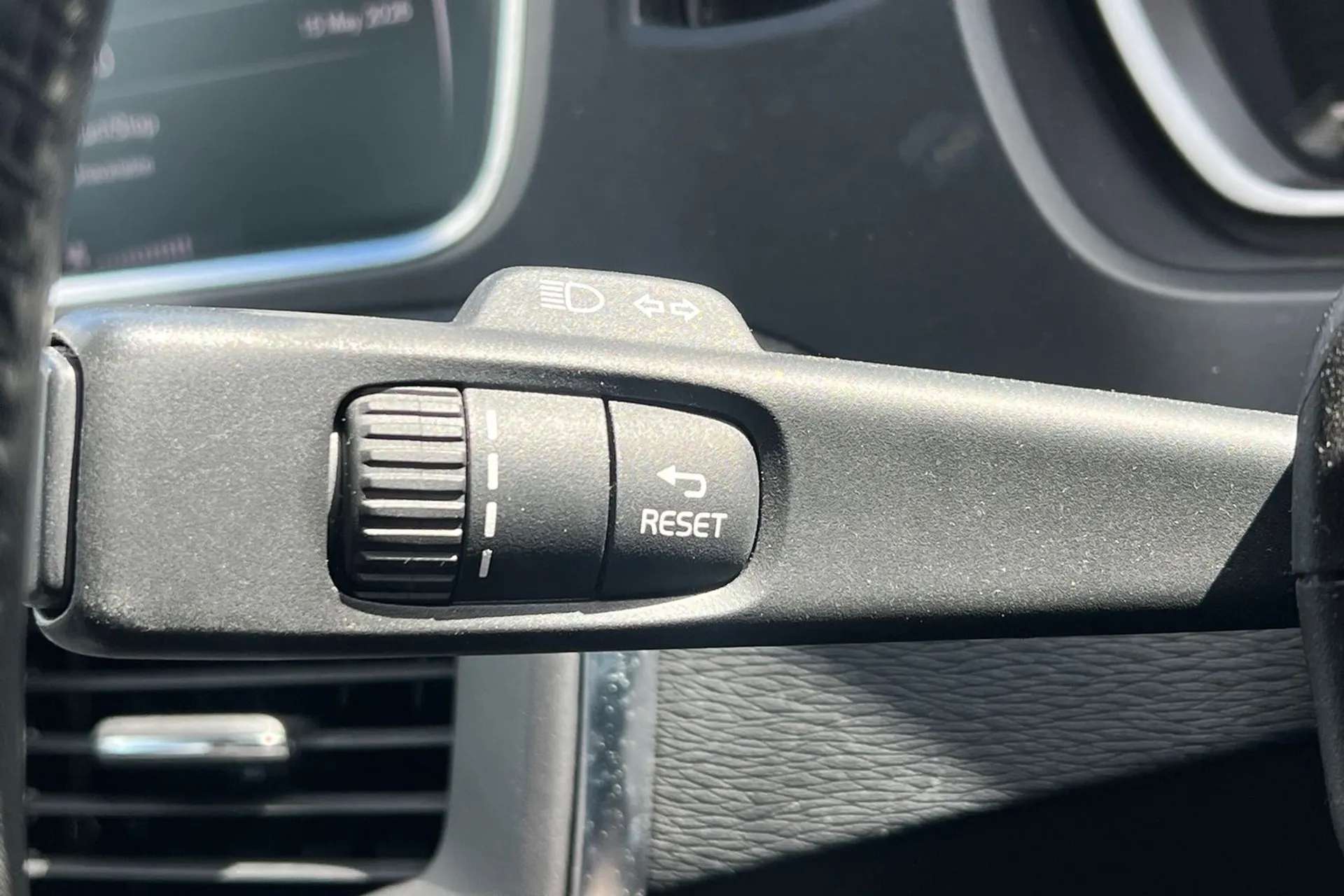 2019 VOLVO V40 2019 VOLVO V40
