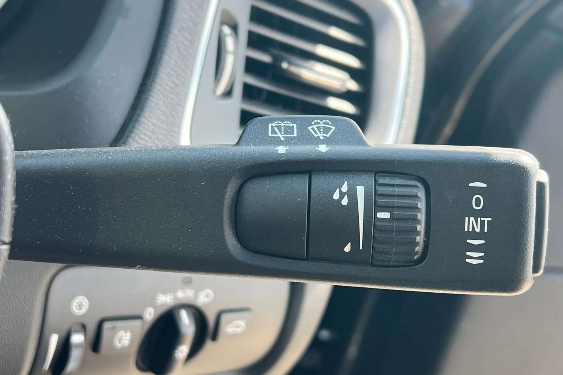 2019 VOLVO V40 2019 VOLVO V40