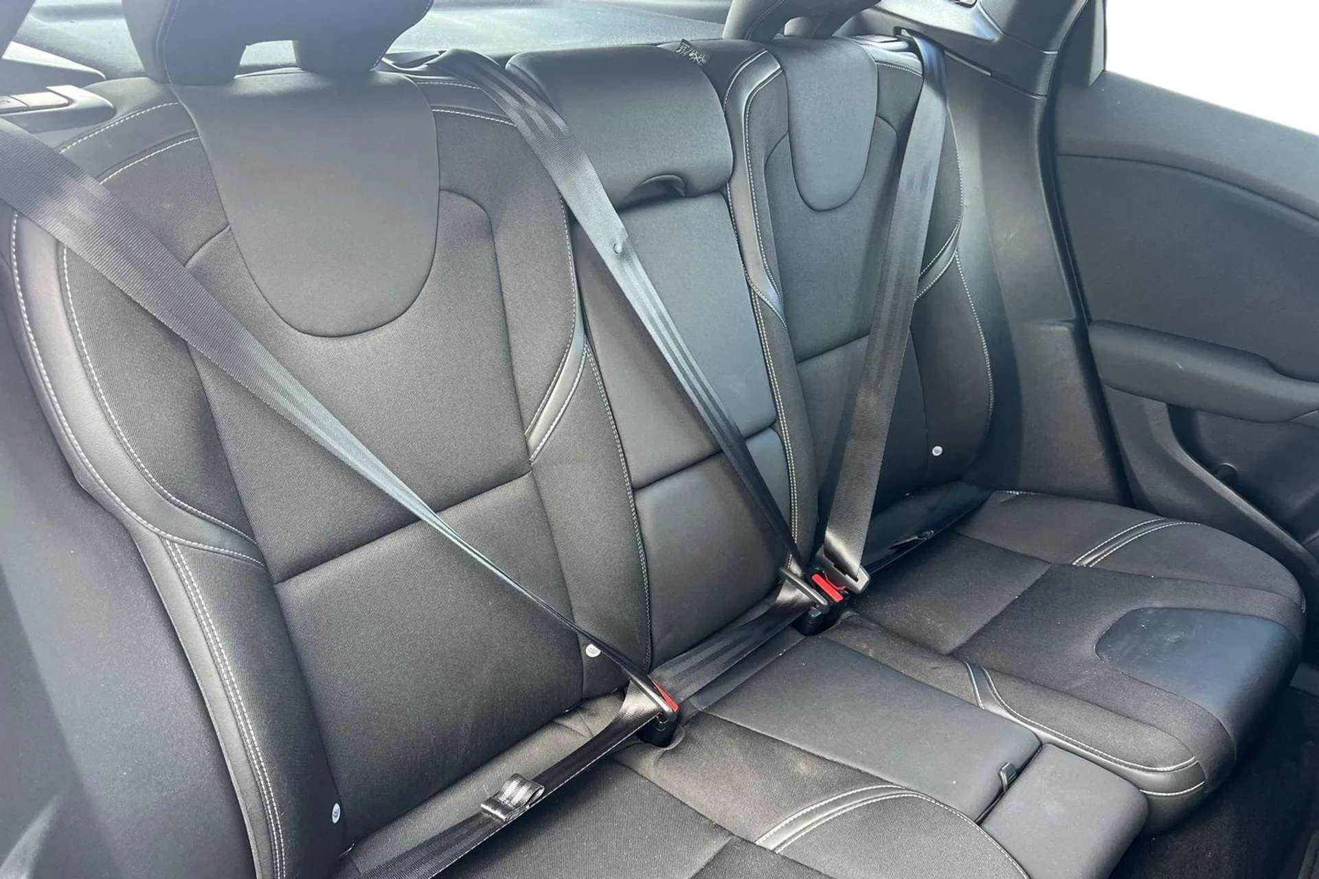 2019 VOLVO V40 2019 VOLVO V40