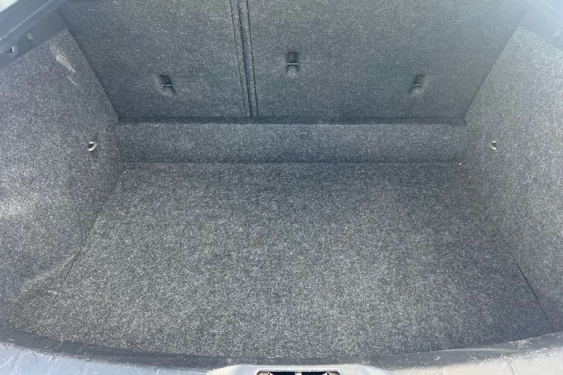 2019 VOLVO V40 2019 VOLVO V40